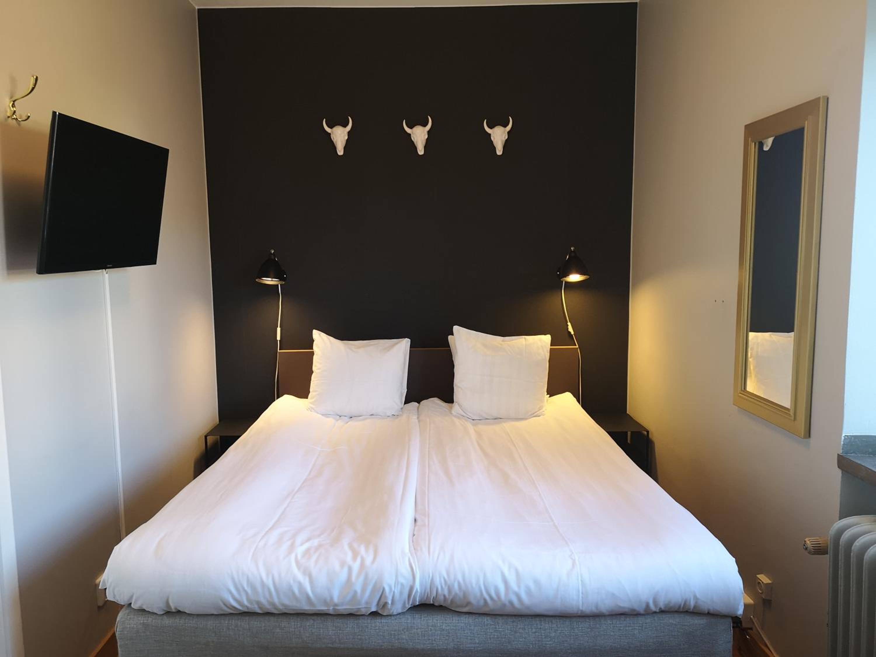 Small Double Room - Photo 1