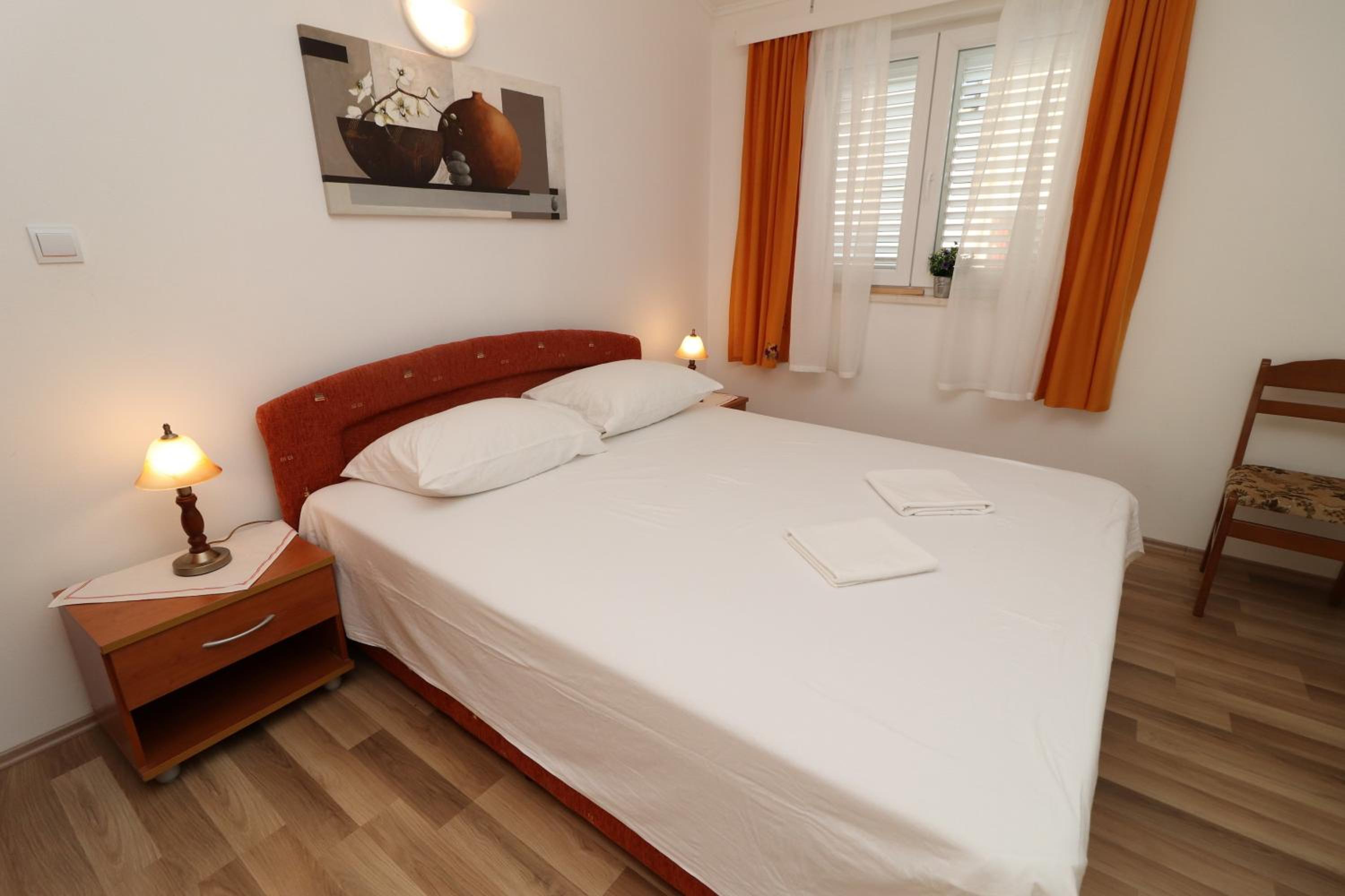 Studio Apartment with Terrace and Sea View
