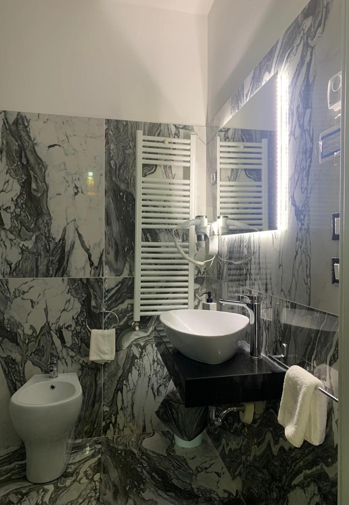Triple Room with Private Bathroom - Photo 7