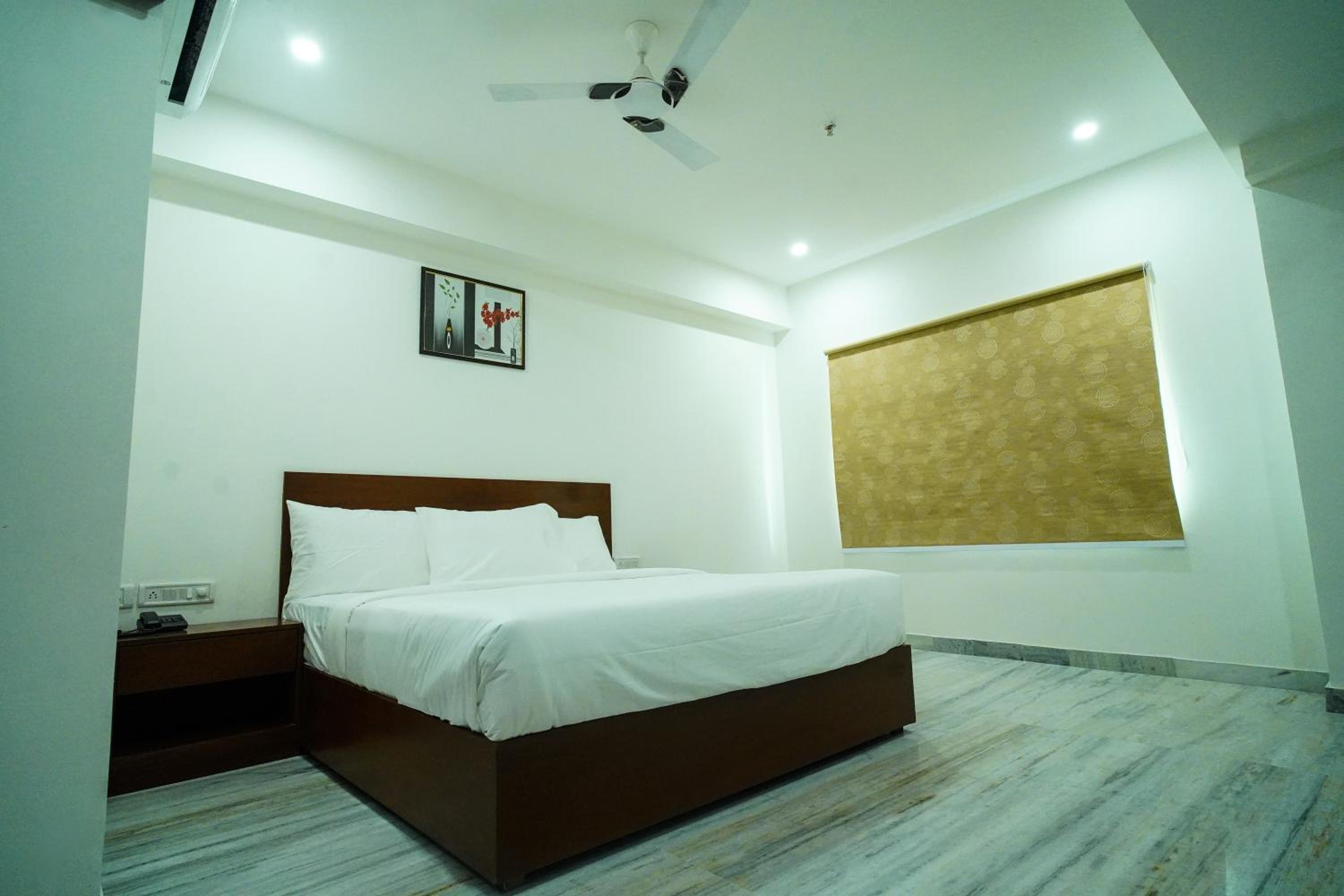 Standard Double Room - Photo 14