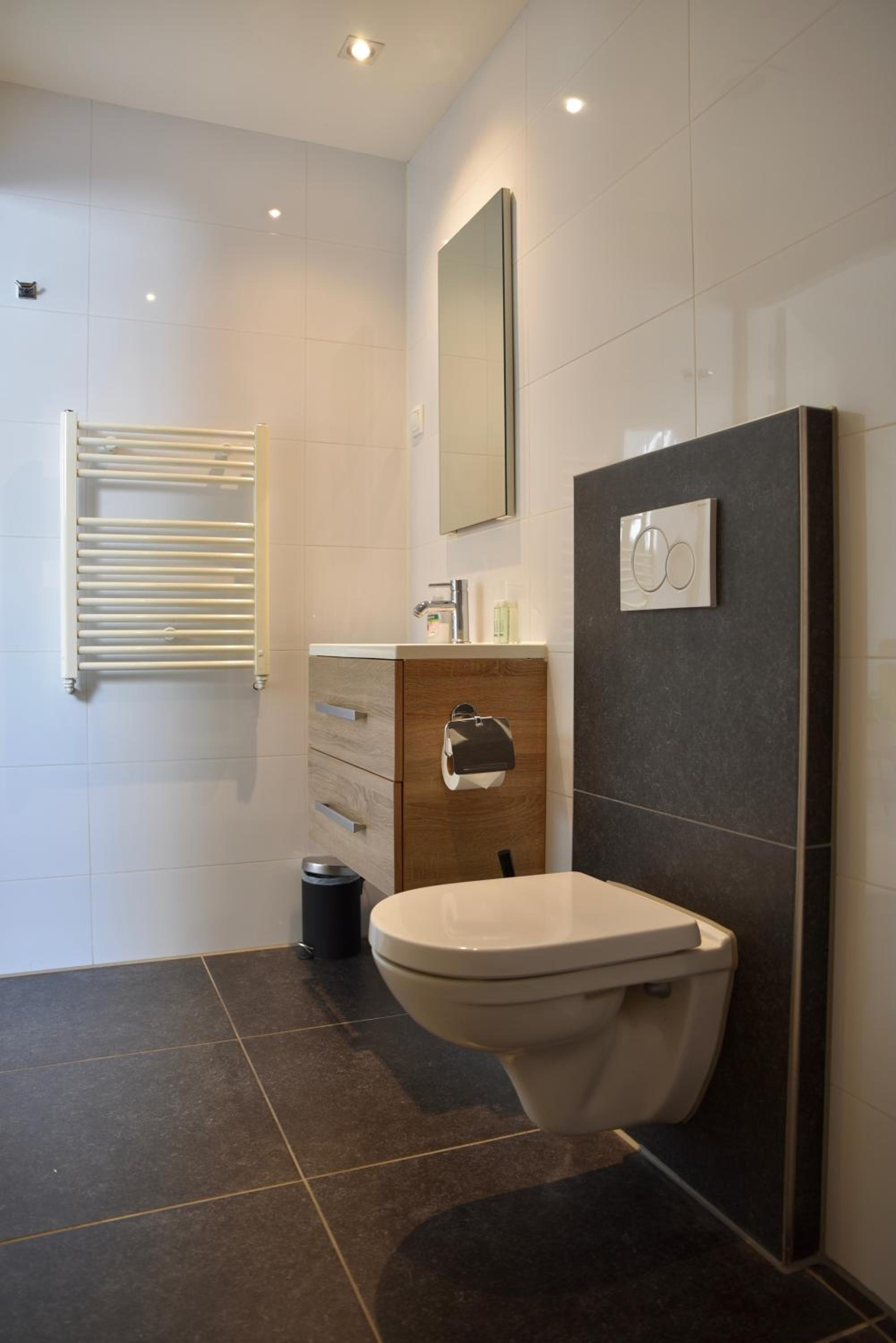 Standard Double Room - Photo 9