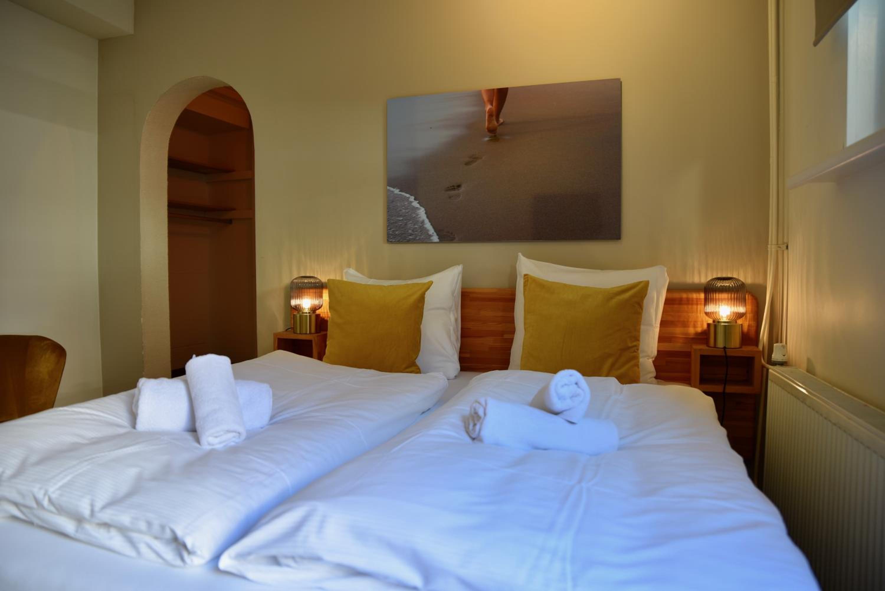 Standard Double Room - Photo 11