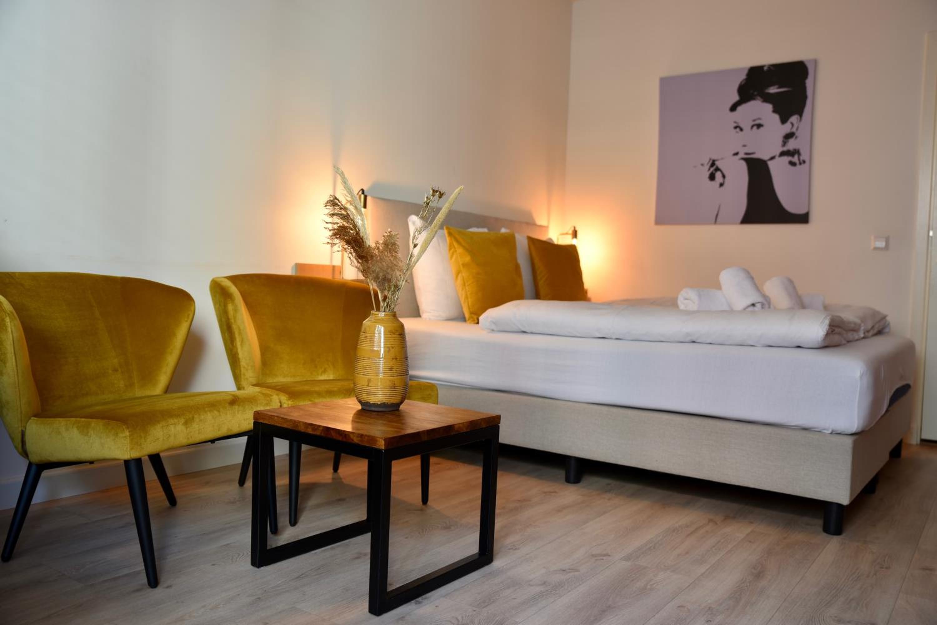 Standard Double Room - Photo 12