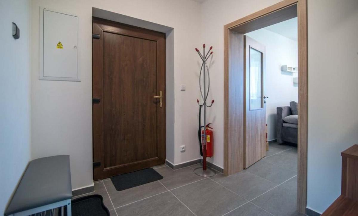 One-Bedroom Apartment photo 3