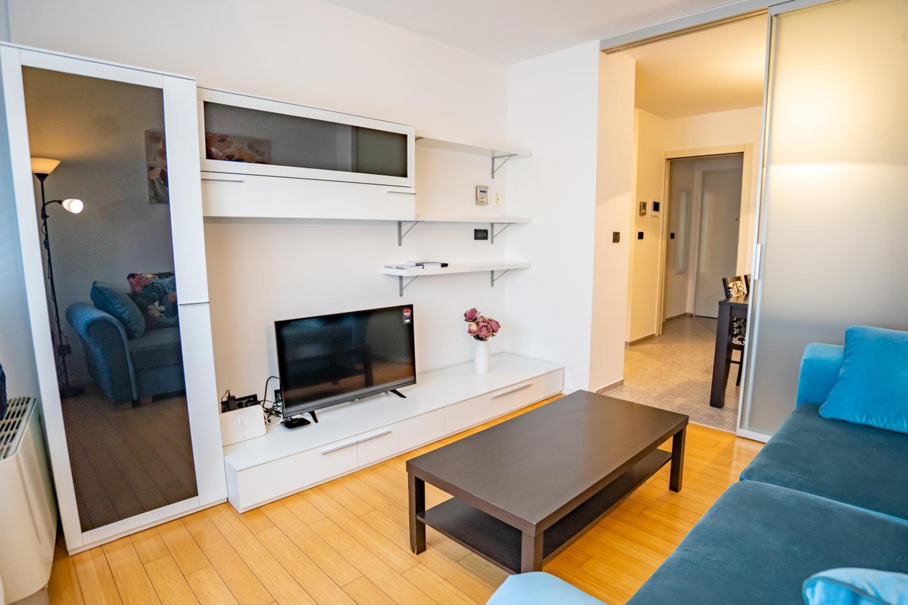 One-Bedroom Apartment - Photo 11