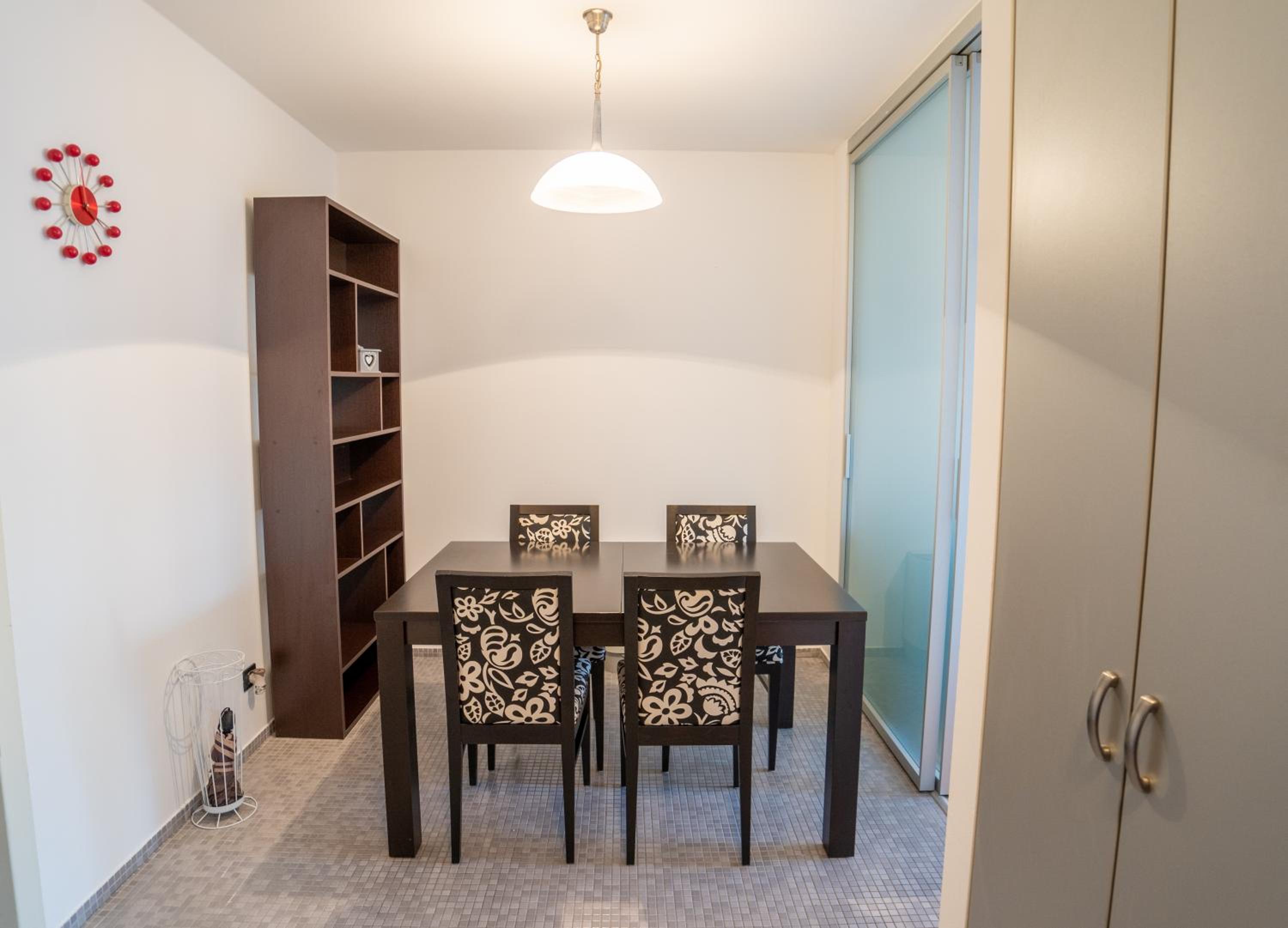 One-Bedroom Apartment - Photo 12