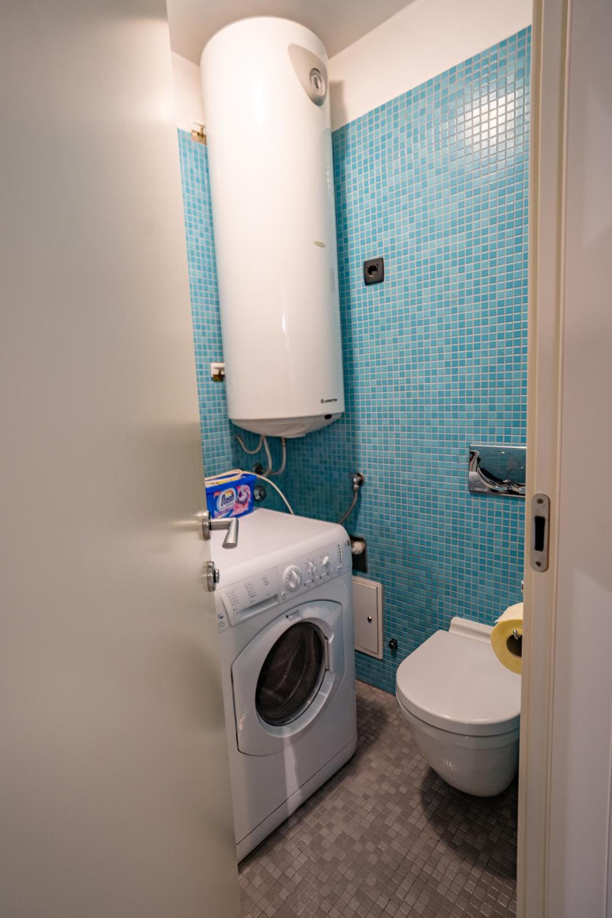 One-Bedroom Apartment - Photo 9
