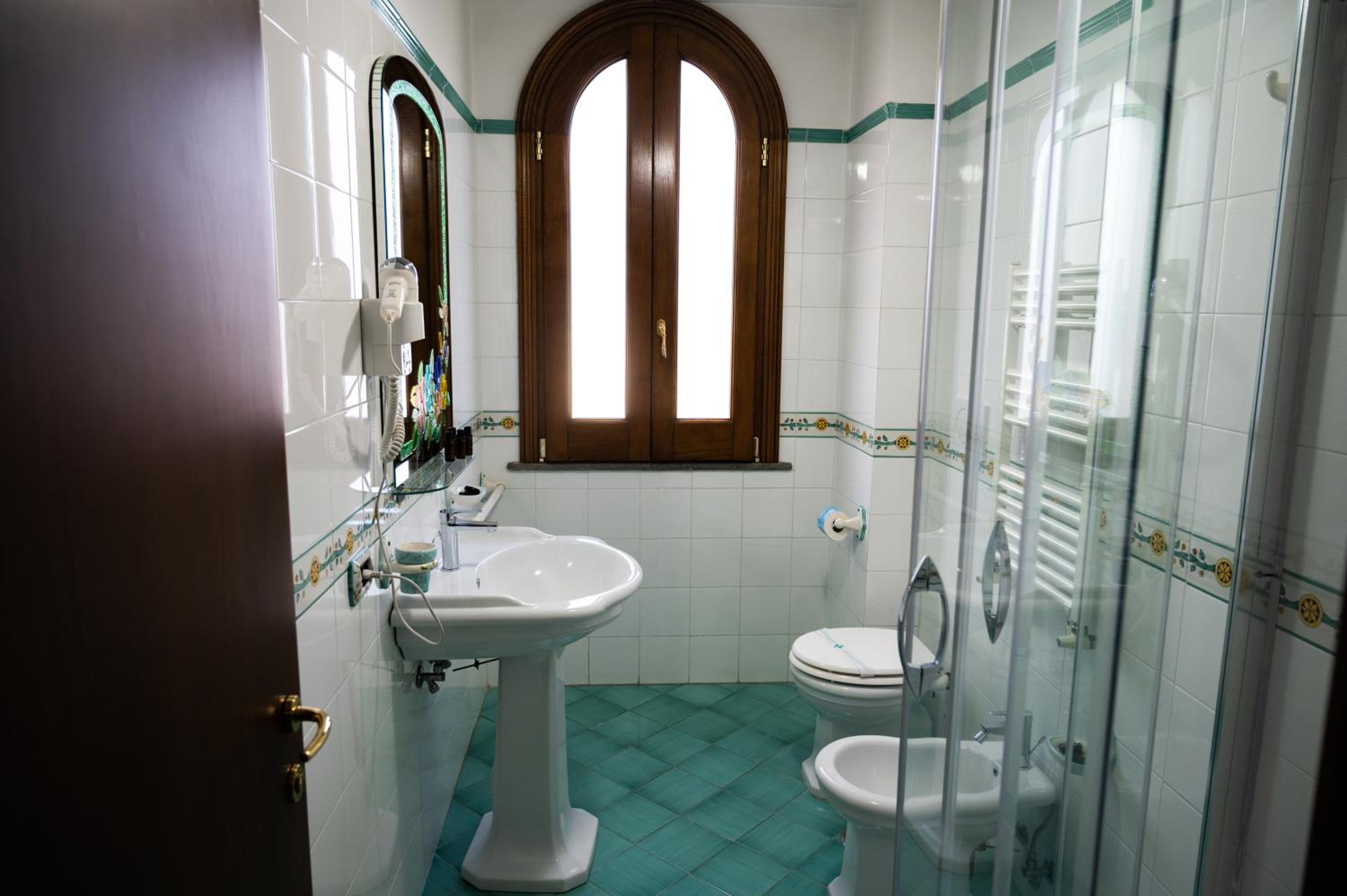 Quadruple Room - Photo 3