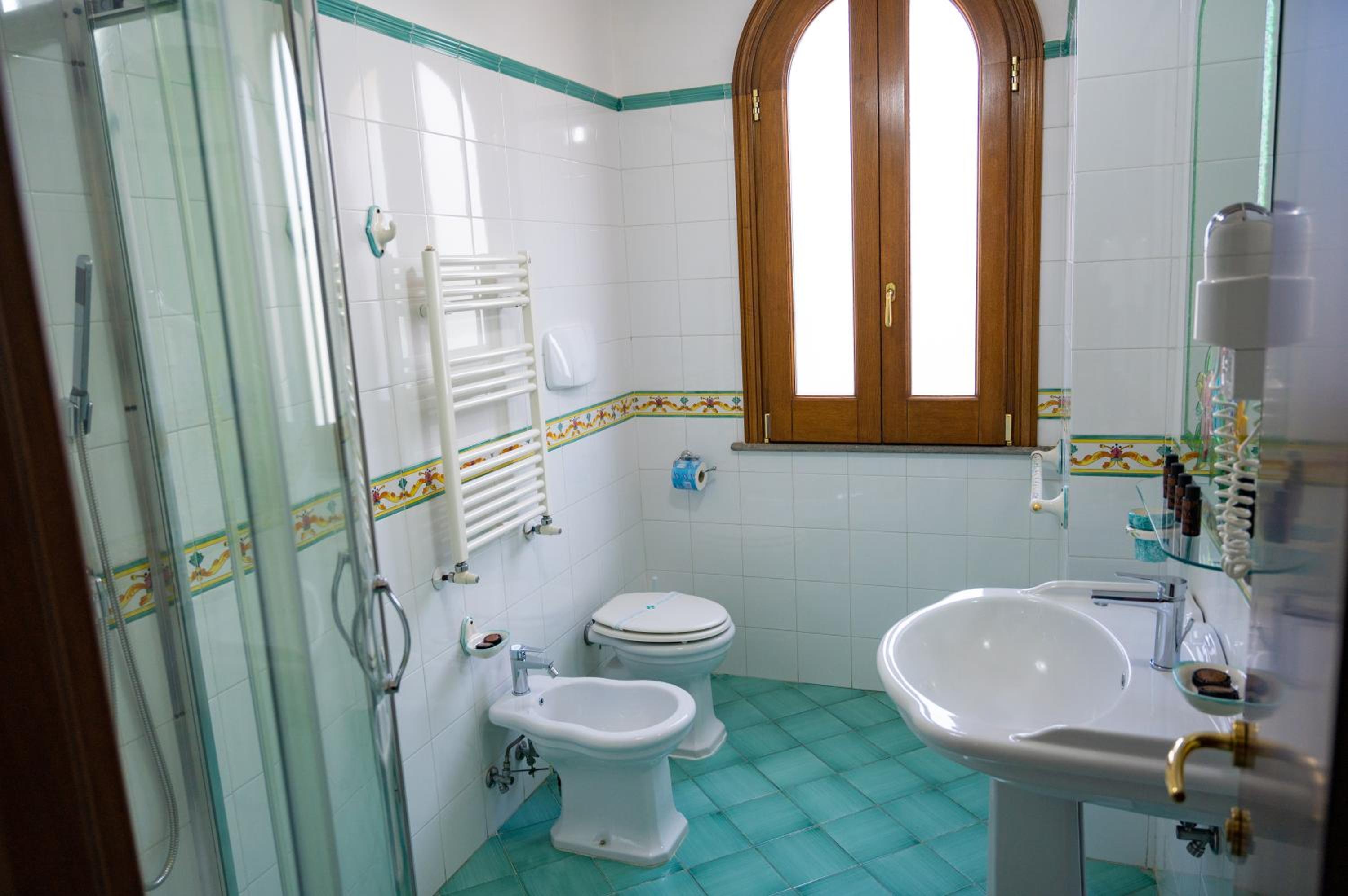 Quadruple Room - Photo 6