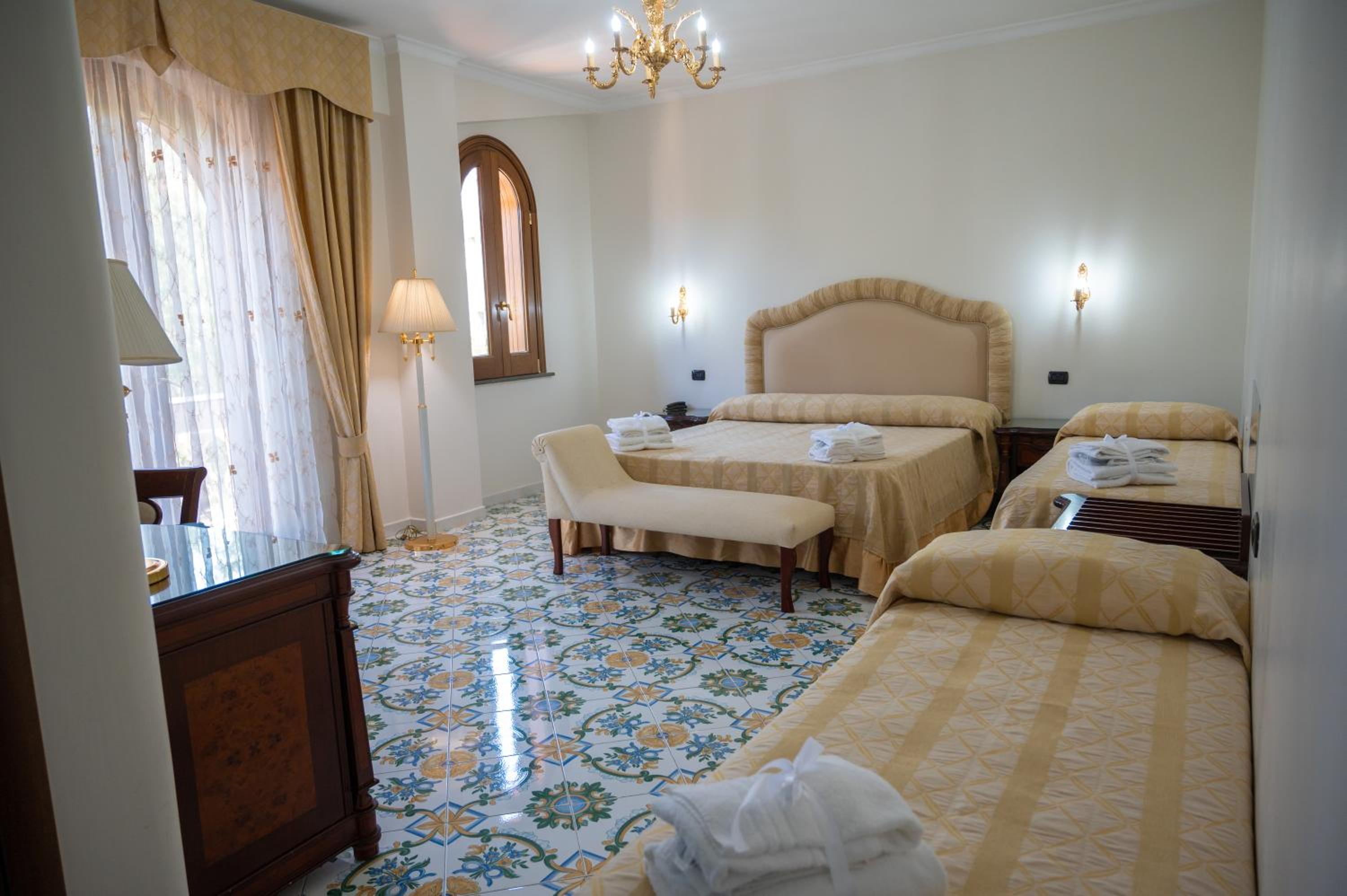 Quadruple Room - Photo 1