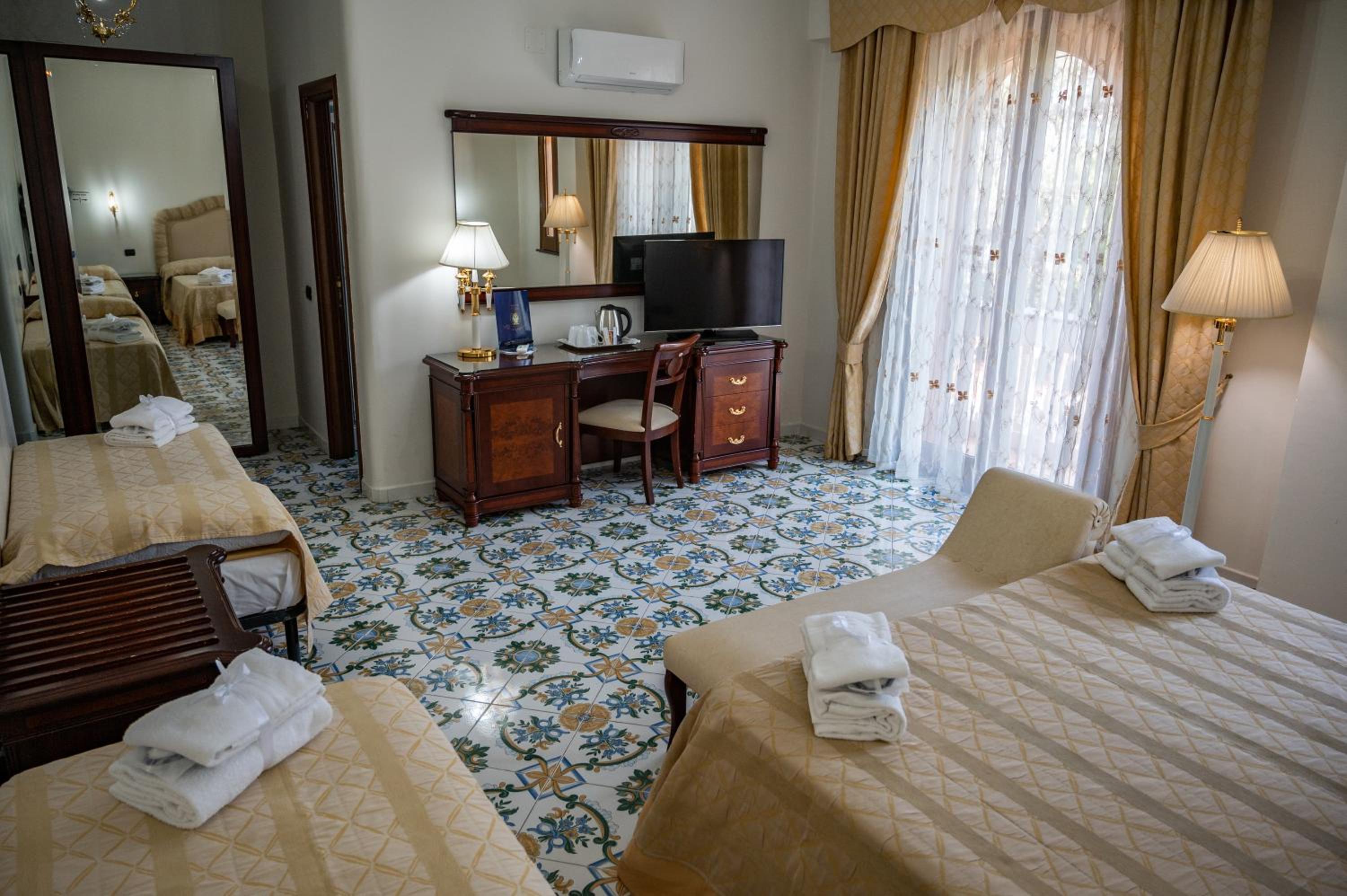 Quadruple Room - Photo 2