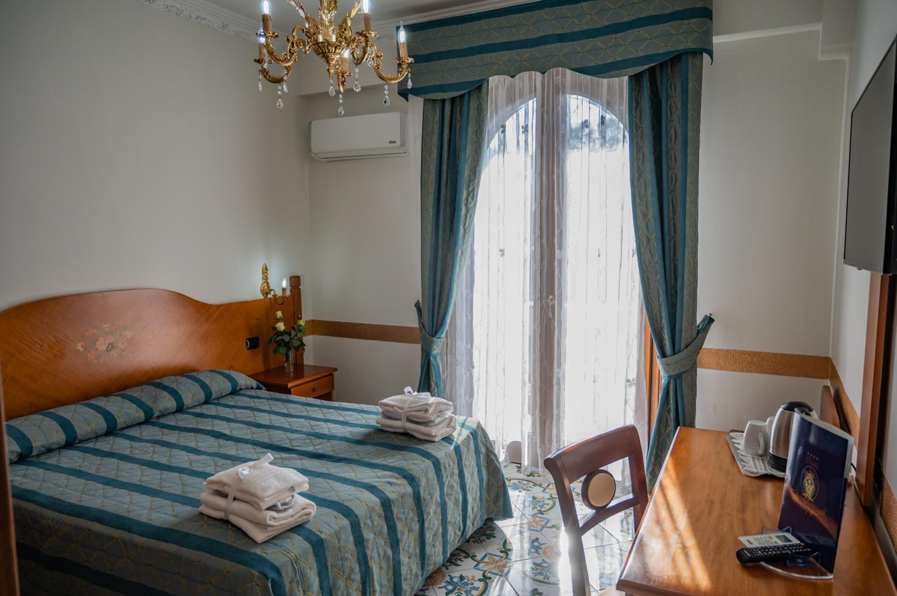 Standard Double Room - Photo 2