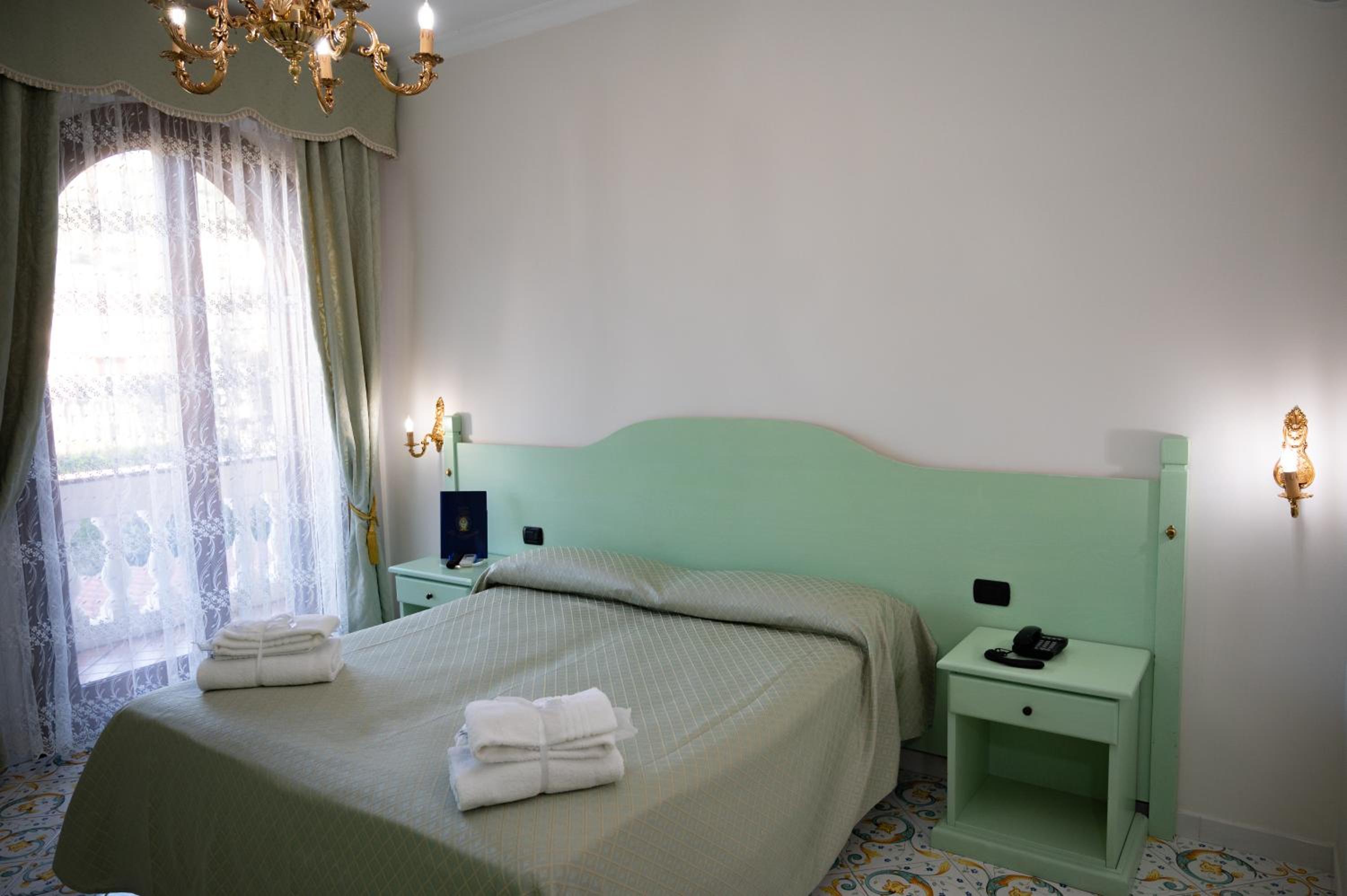 Standard Double Room - Photo 7
