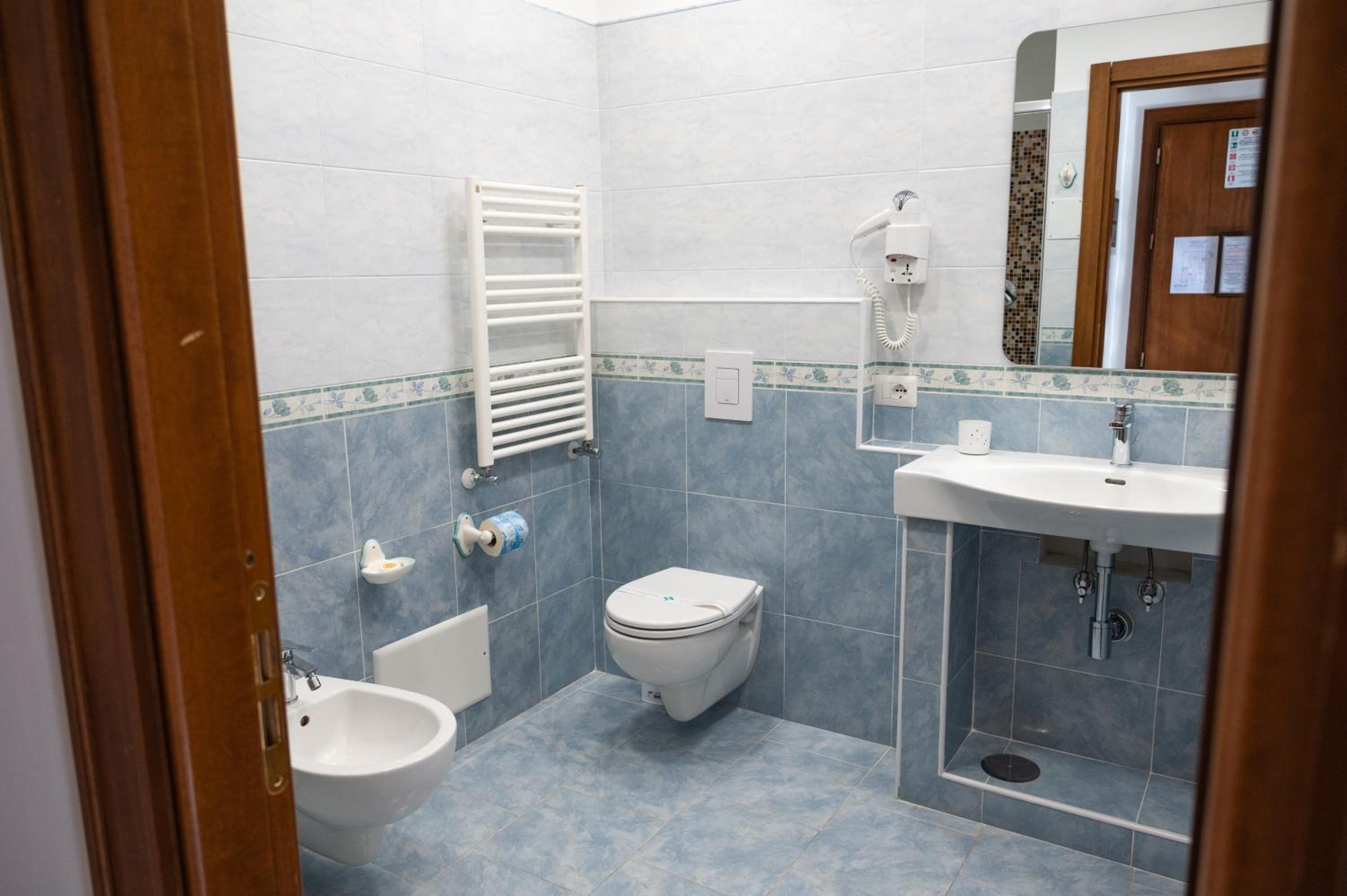 Standard Double Room - Photo 3