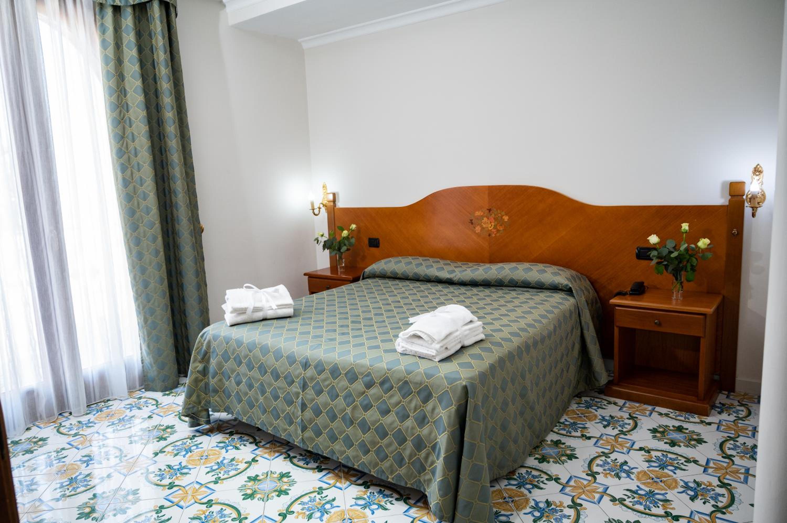Standard Double Room - Photo 4