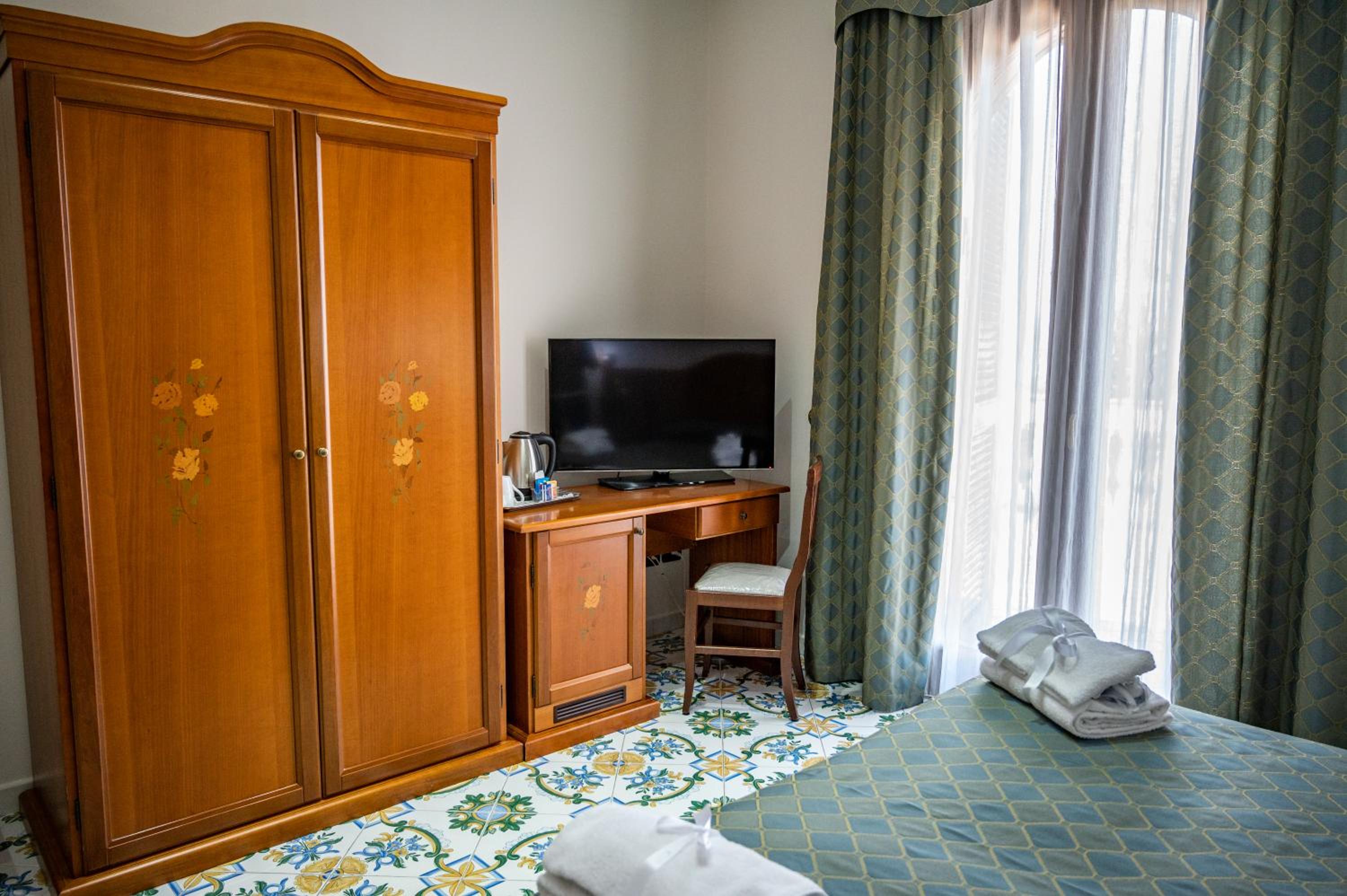 Standard Double Room - Photo 5