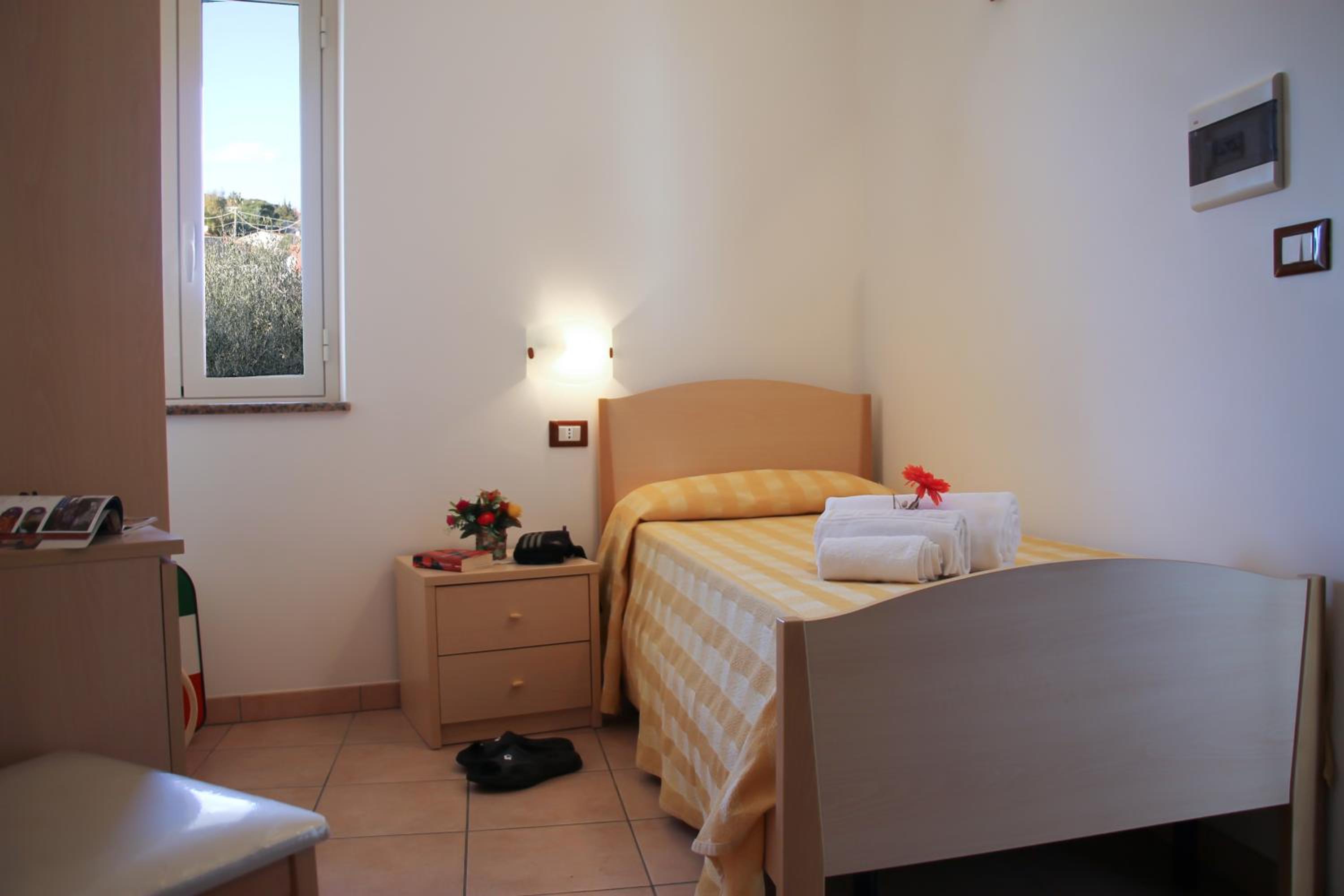 Single Room photo 2