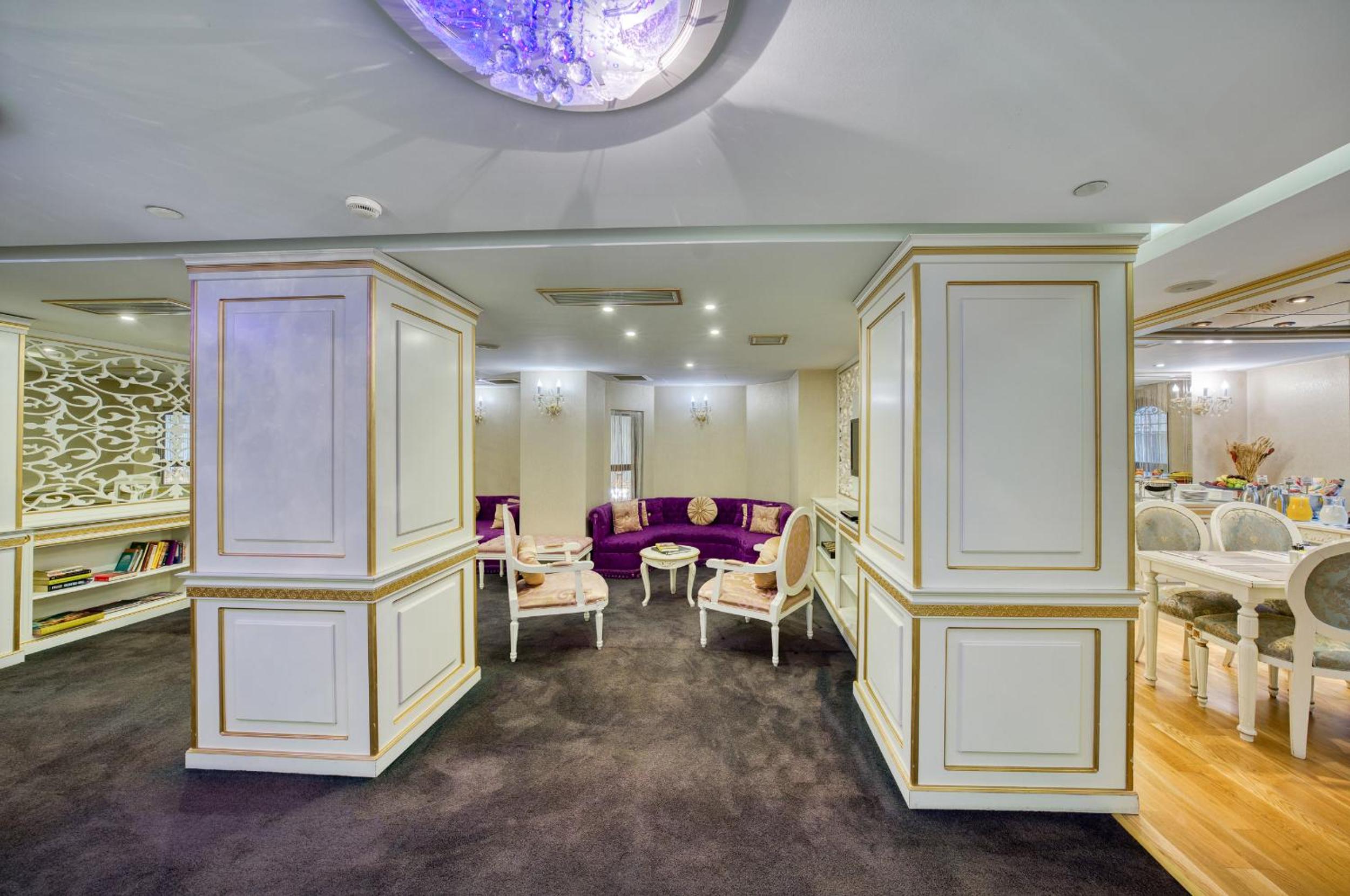 Club Twin Room with Club Lounge Access thumbnail 5