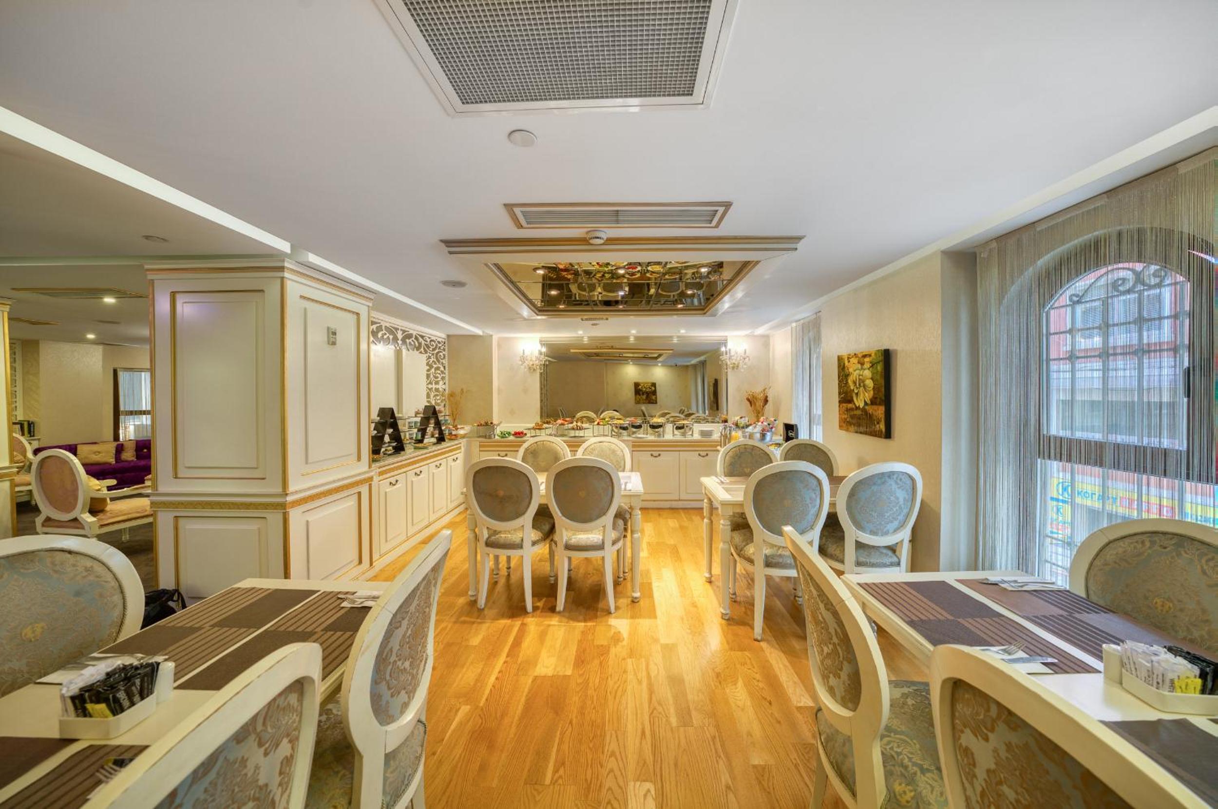 Club Twin Room with Club Lounge Access