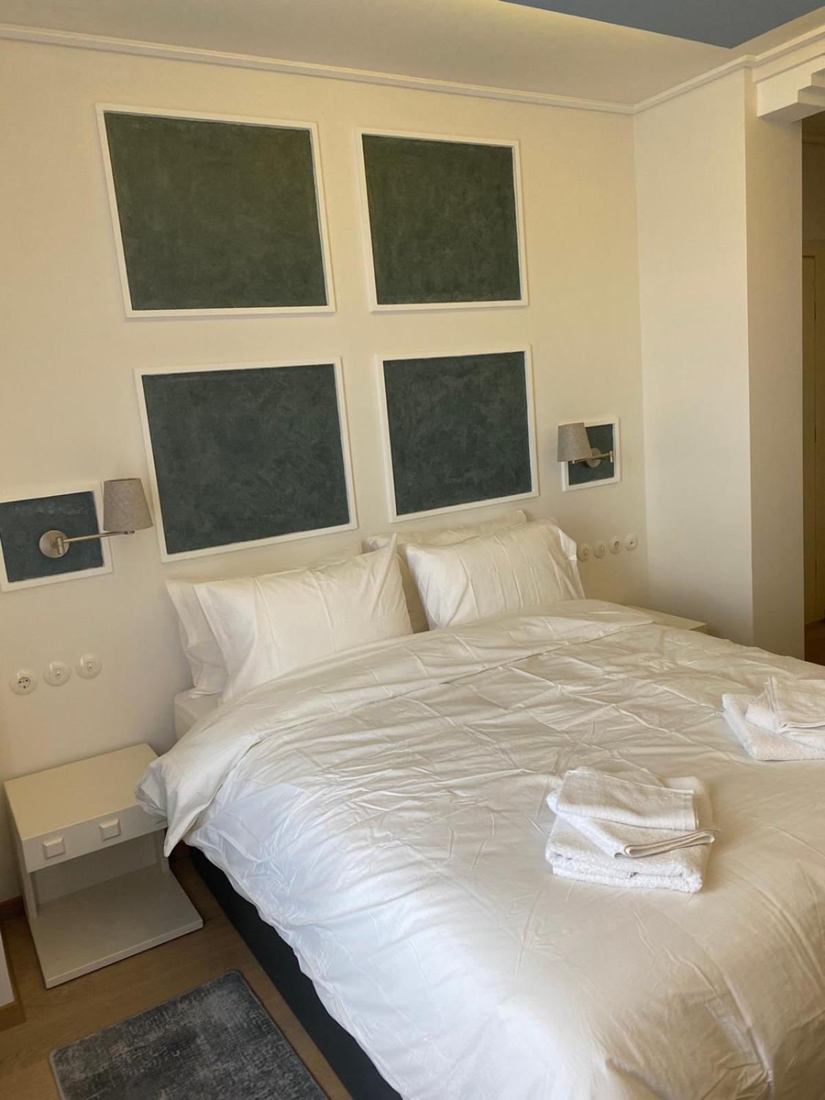 King Room with Balcony - Photo 1