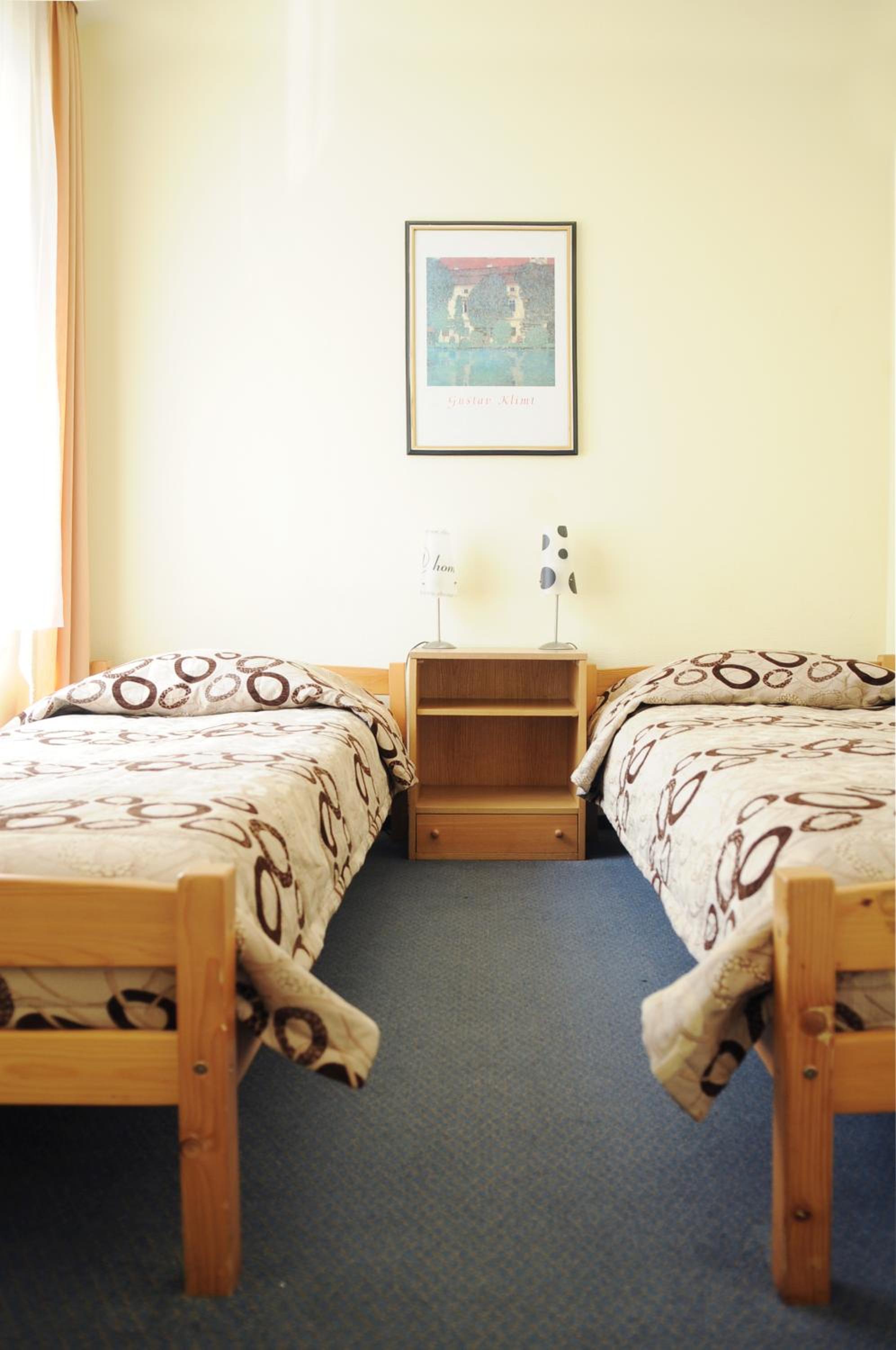 Economy Twin Room - Photo 2