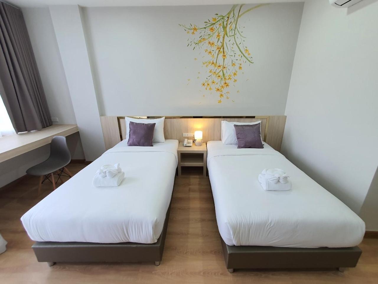 Standard Twin Room - Photo 2