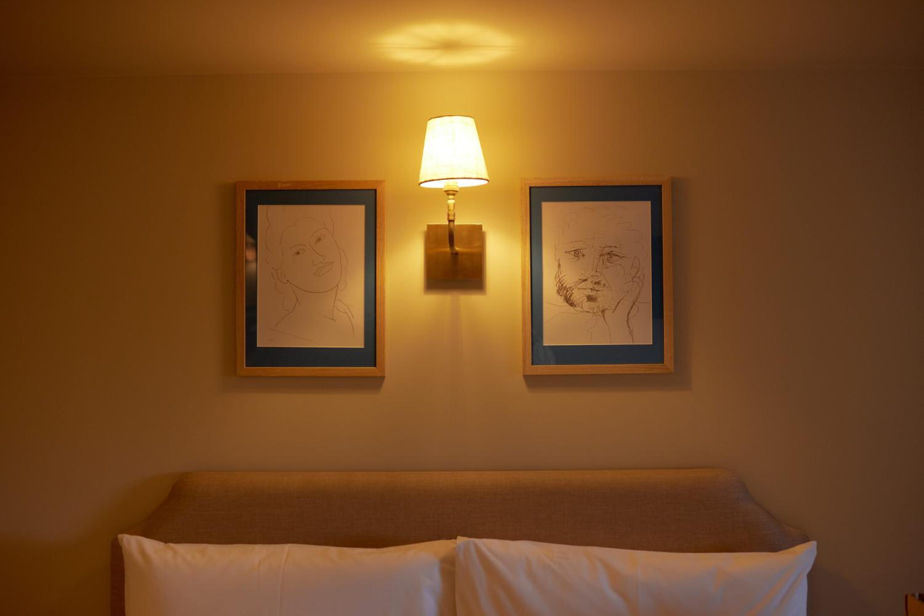 Double Room with Private Bathroom - Photo 9