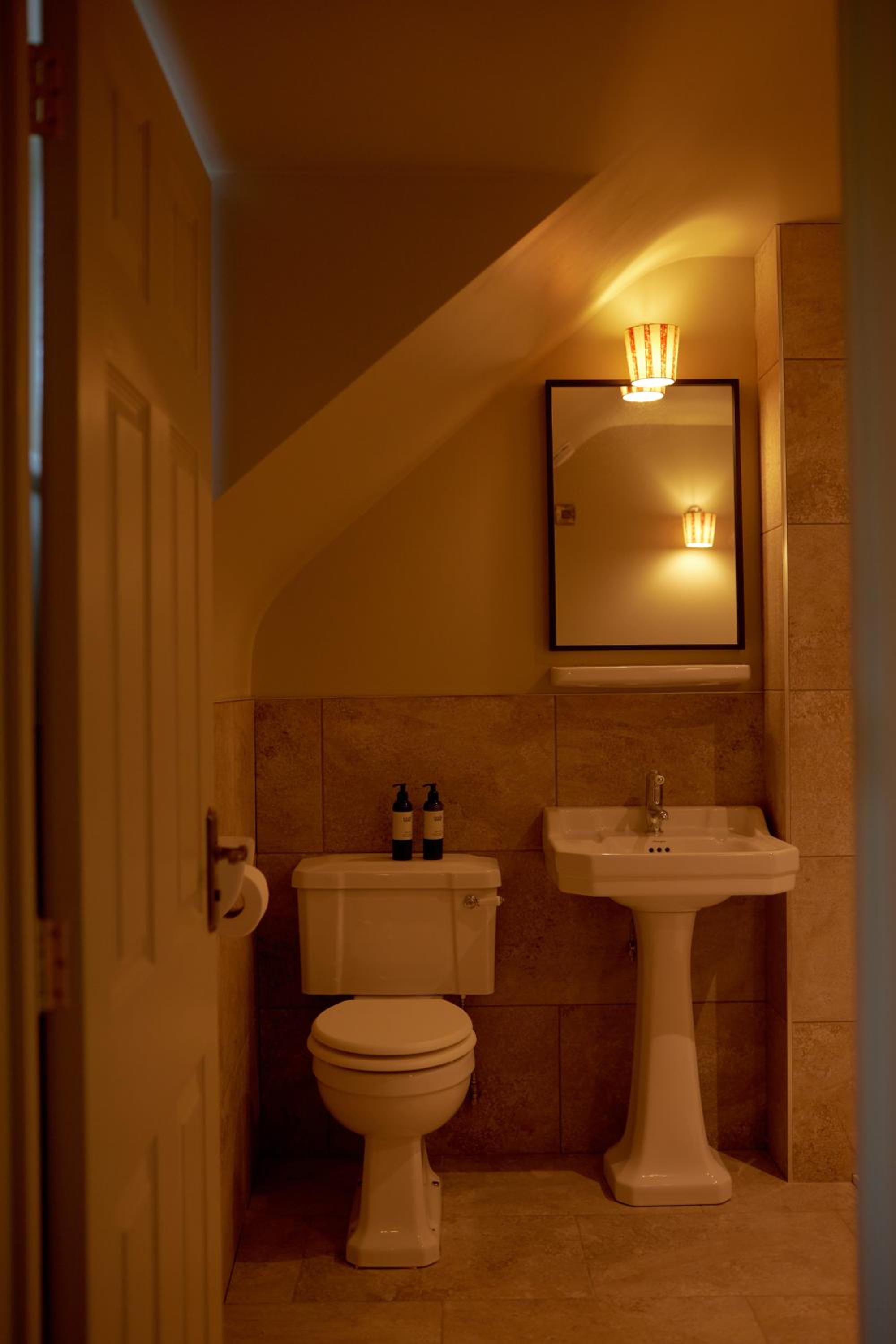 Double Room with Private Bathroom - Photo 11