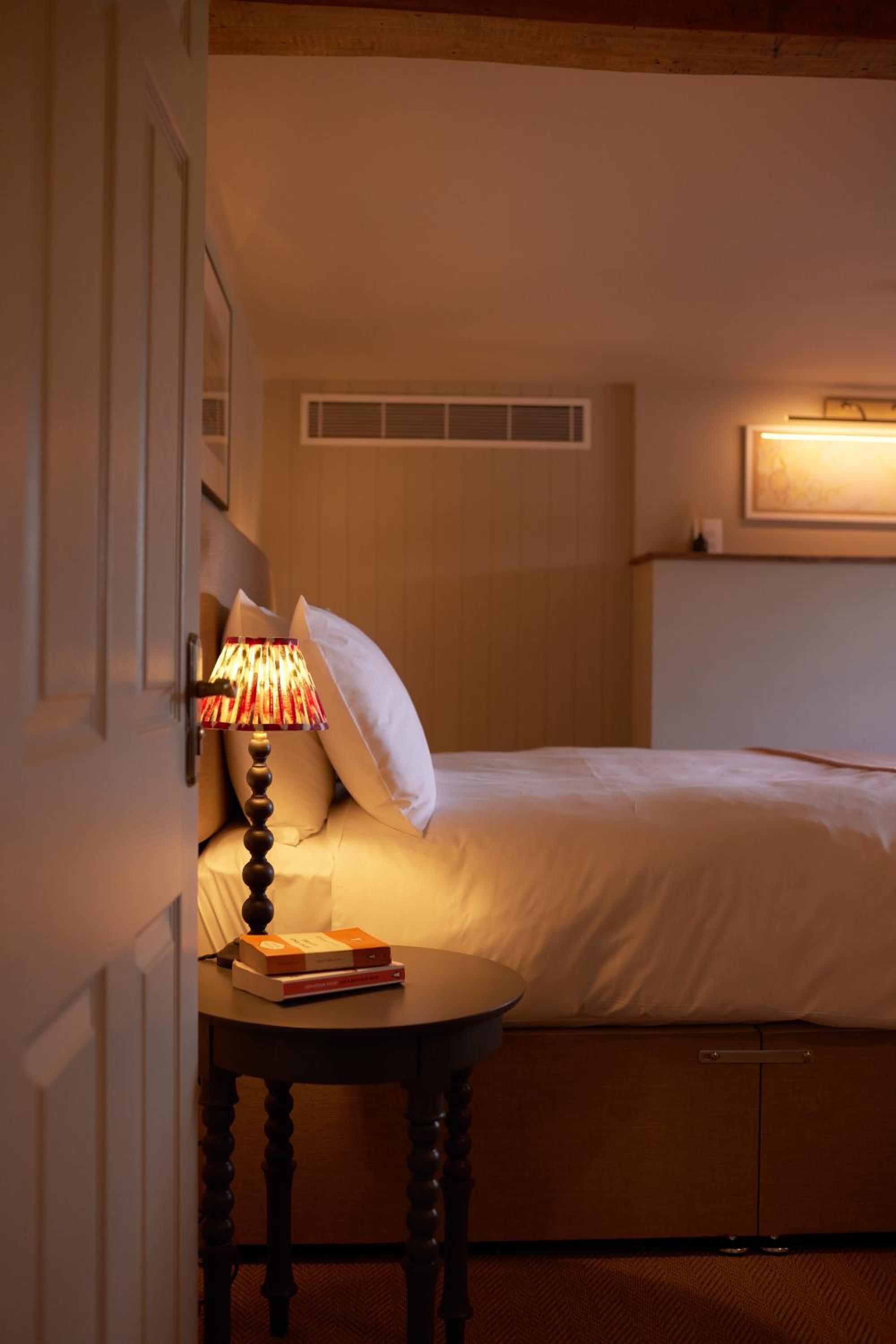 Double Room with Private Bathroom - Photo 14