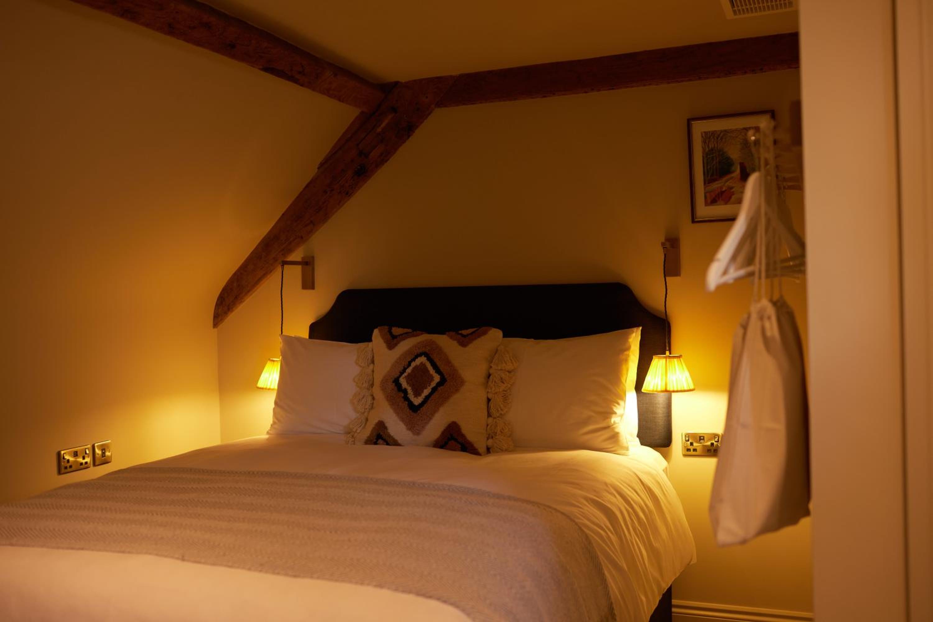 Double Room with Private Bathroom - Photo 2