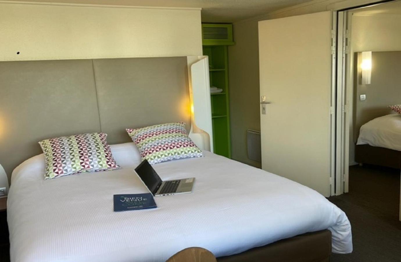 Standard Double Room - Photo 19