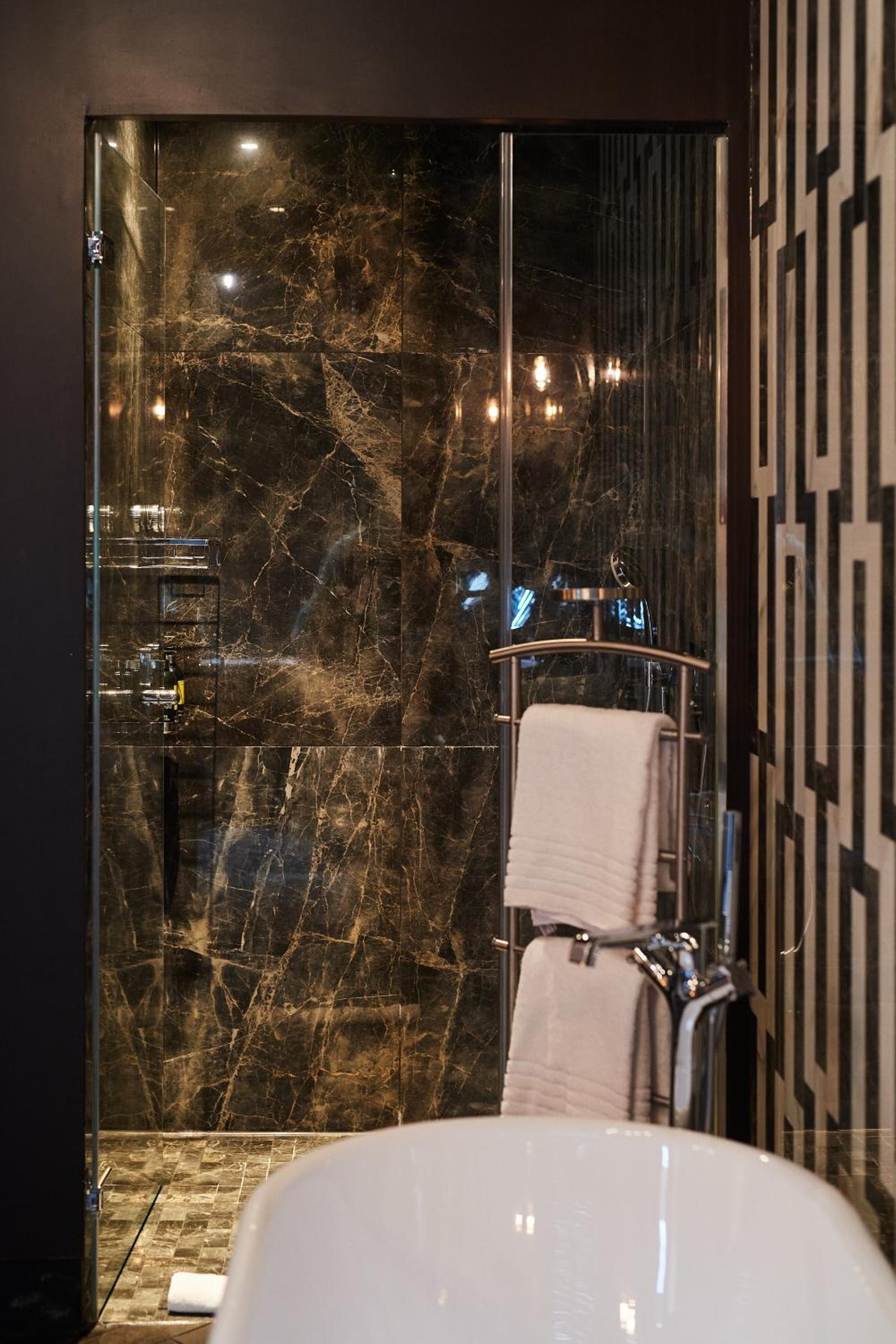 Deluxe Suite - Photo 5