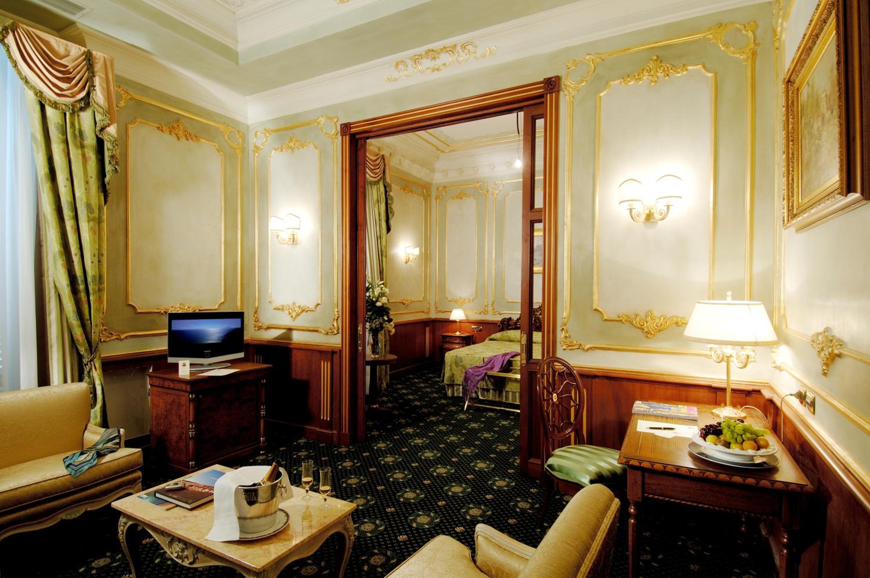 Suite - Photo 3