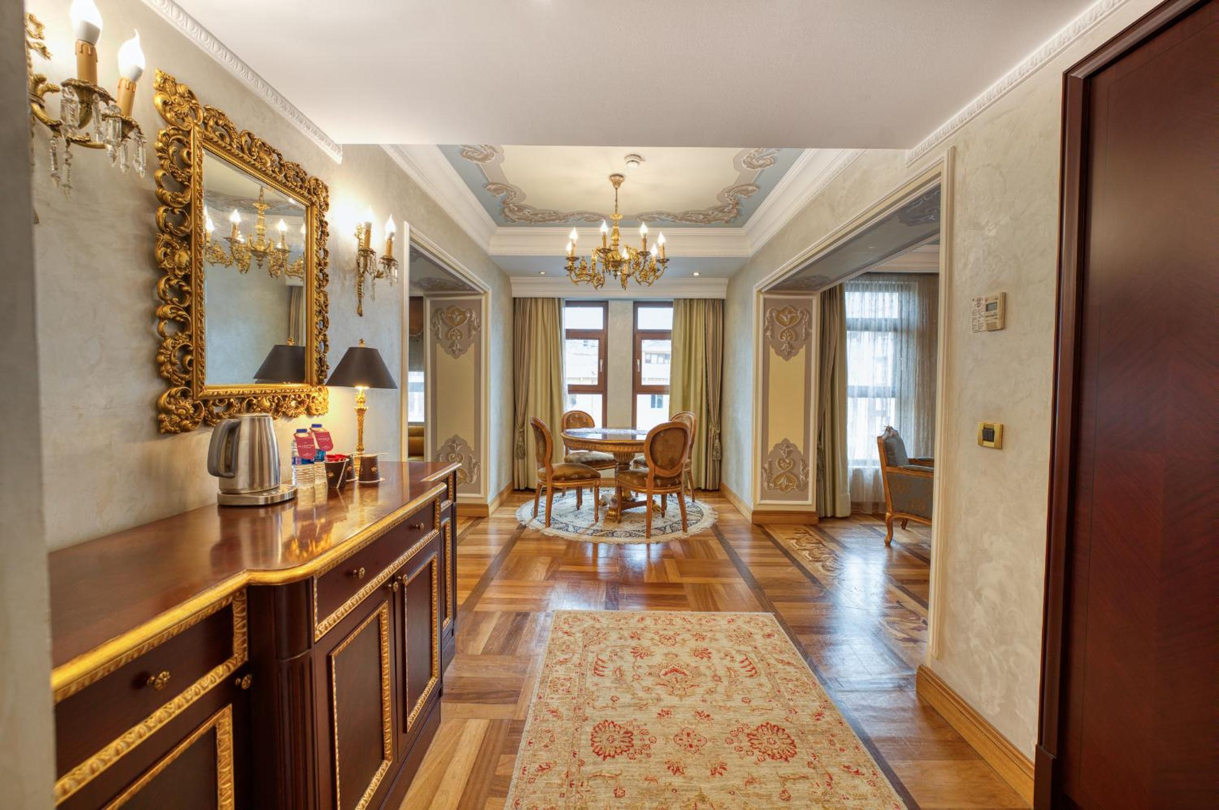 One-Bedroom Suite with King Bed - Non-Smoking