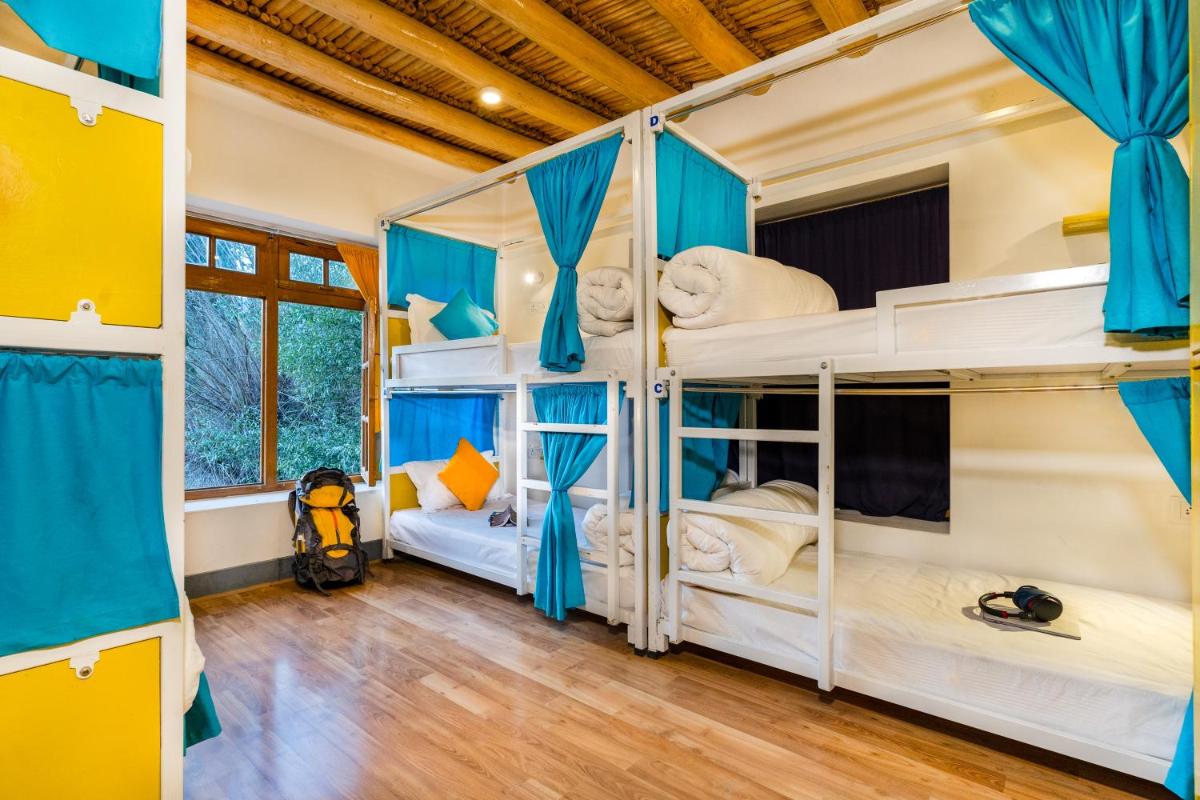 Bed in 6 Bed Mixed Dormitory Room with Shared Bath photo 3