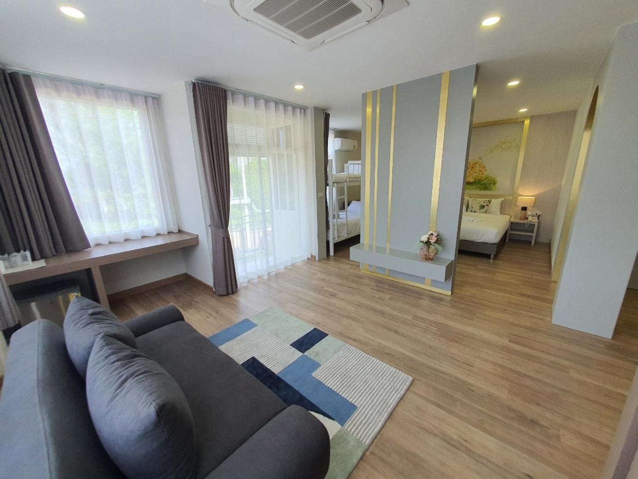 Family Room - Photo 5