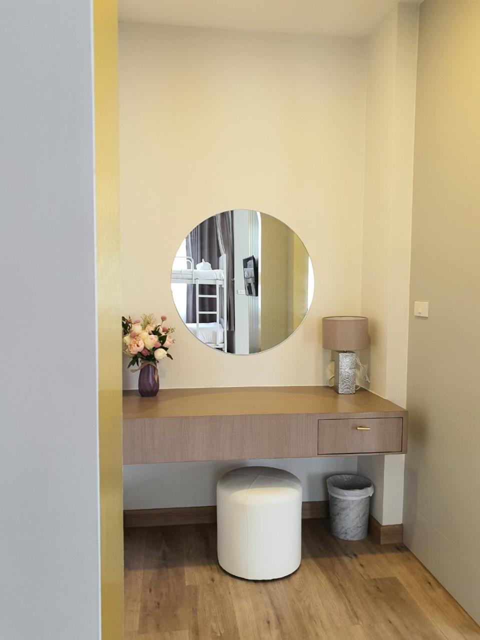 Family Room - Photo 8