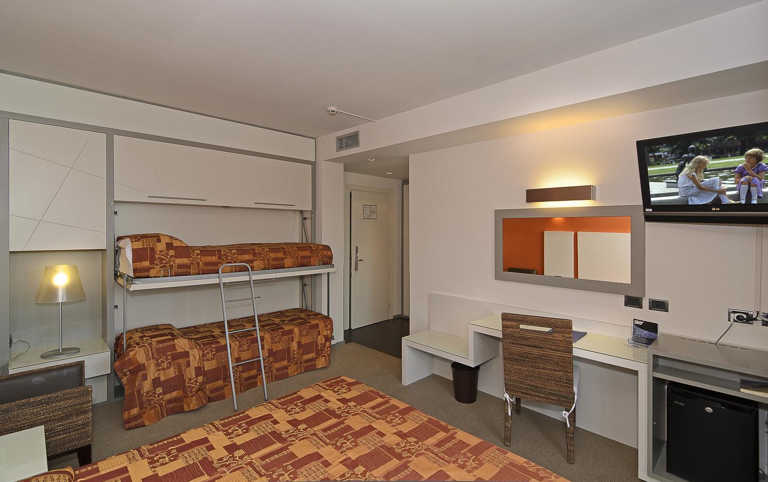 Quadruple Room with Balcony photo 3