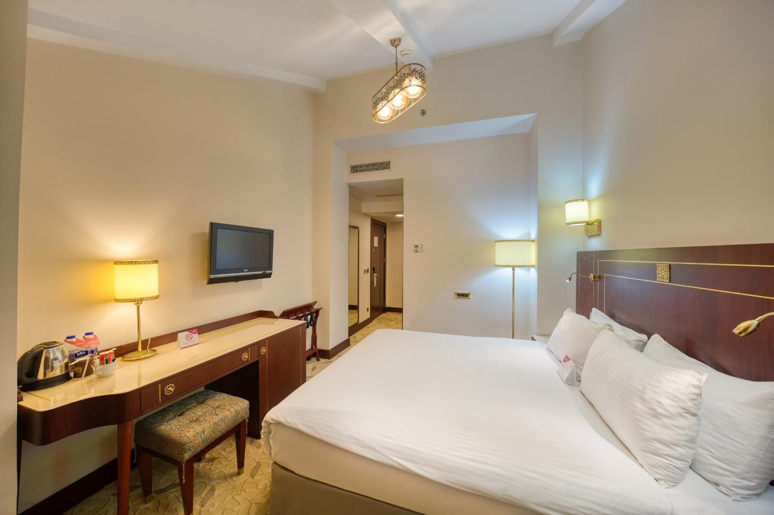One-Bedroom Suite with King Bed - Non-Smoking