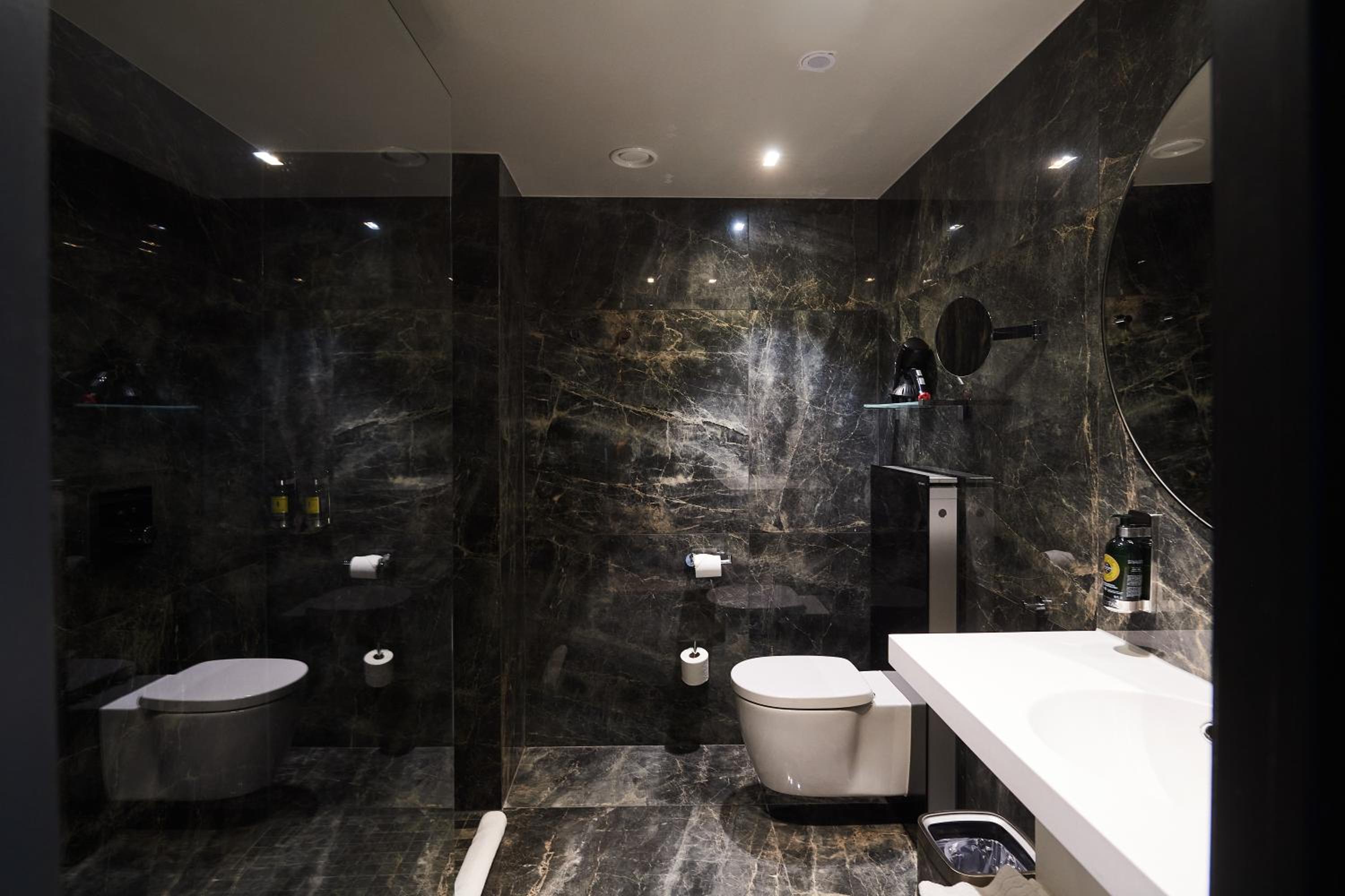 Double or Twin Room with Balcony - Photo 3
