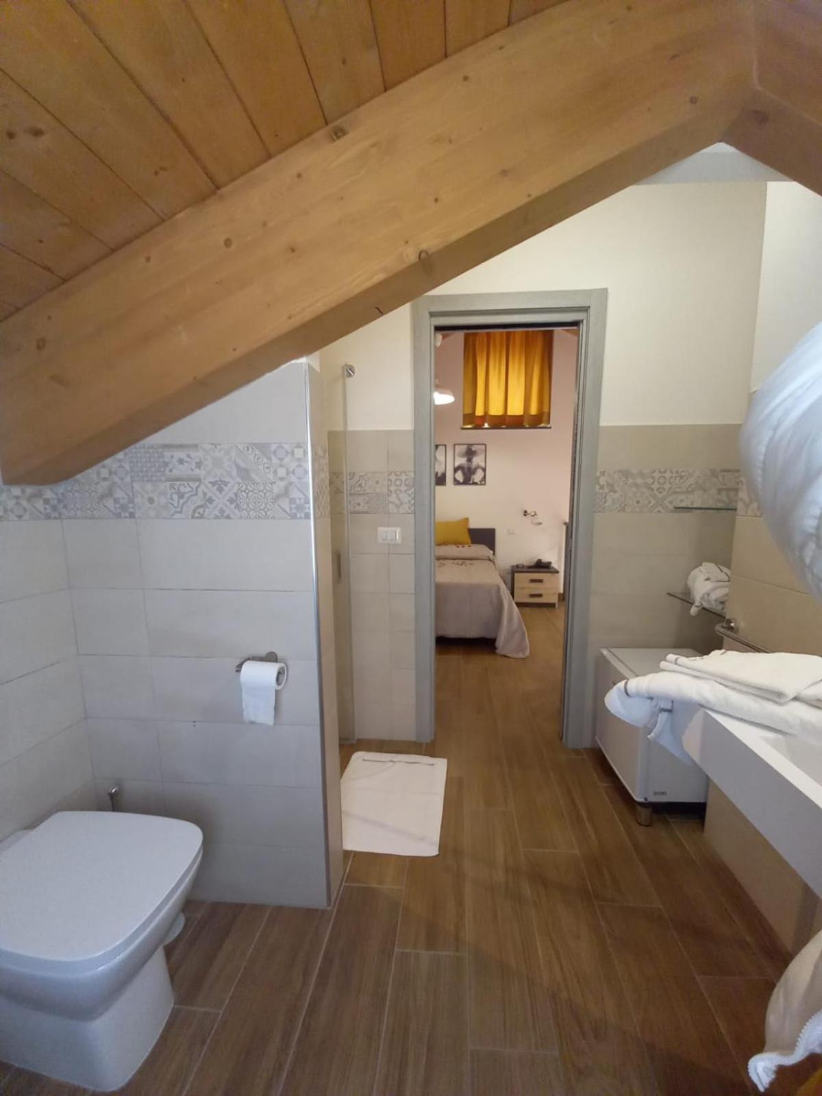 Double Room with Private Bathroom photo 3