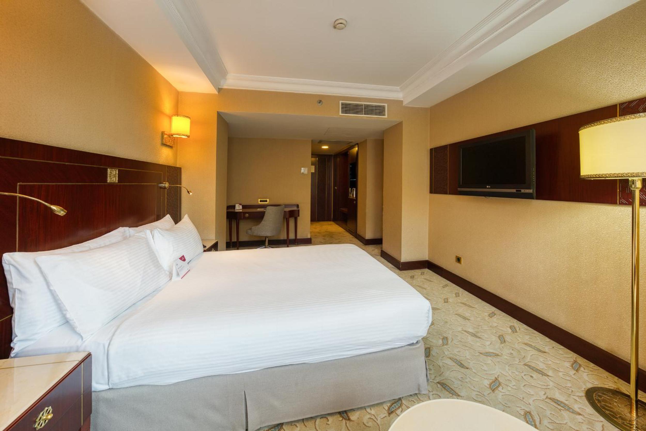 Available room thumbnail 6