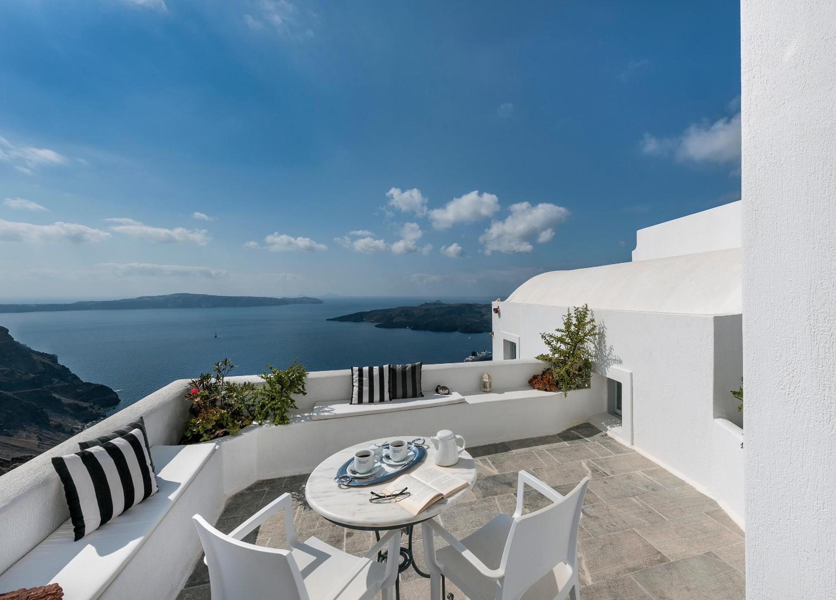 Volcano and Sea View Suite photo 3