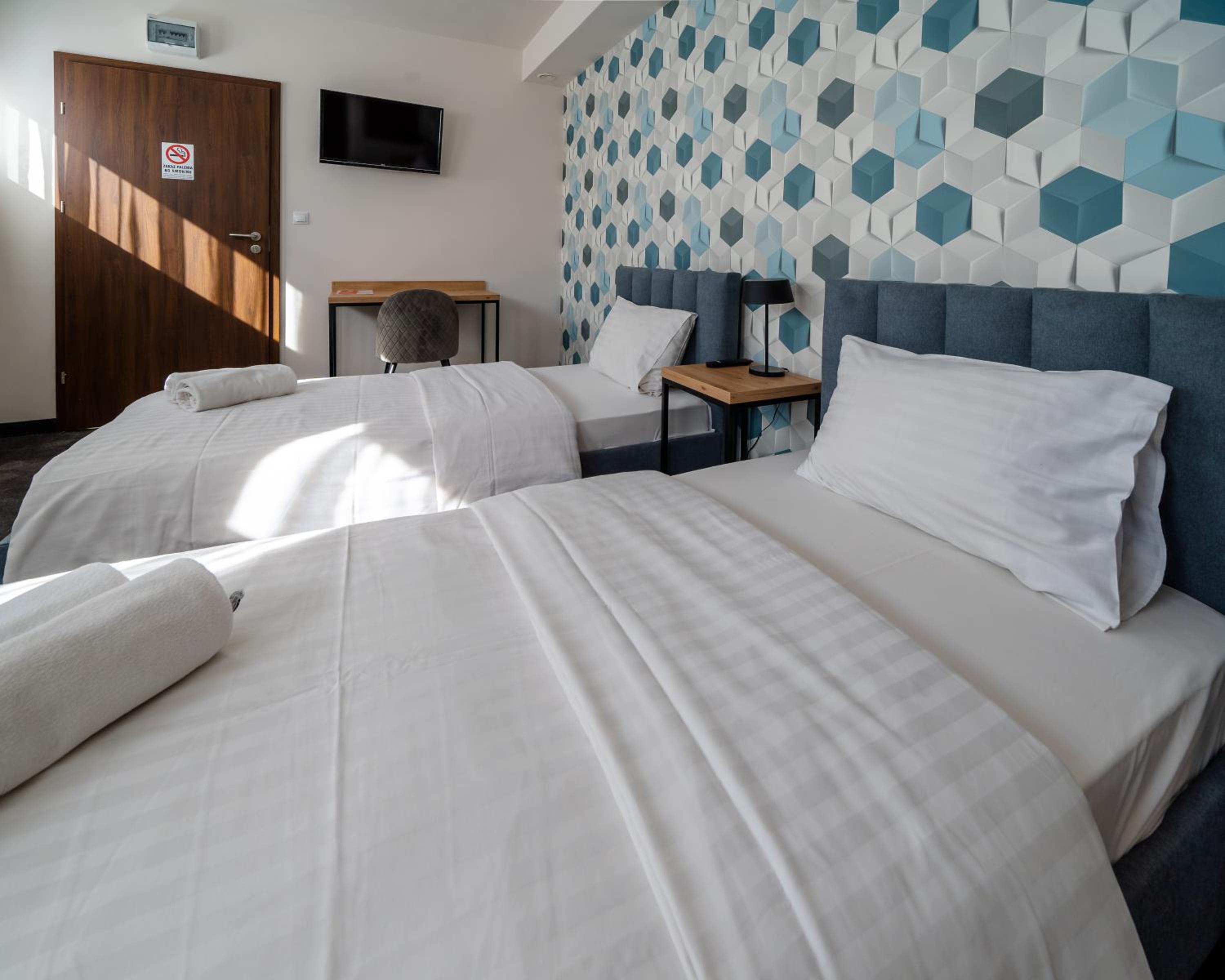 Twin Room - Photo 15