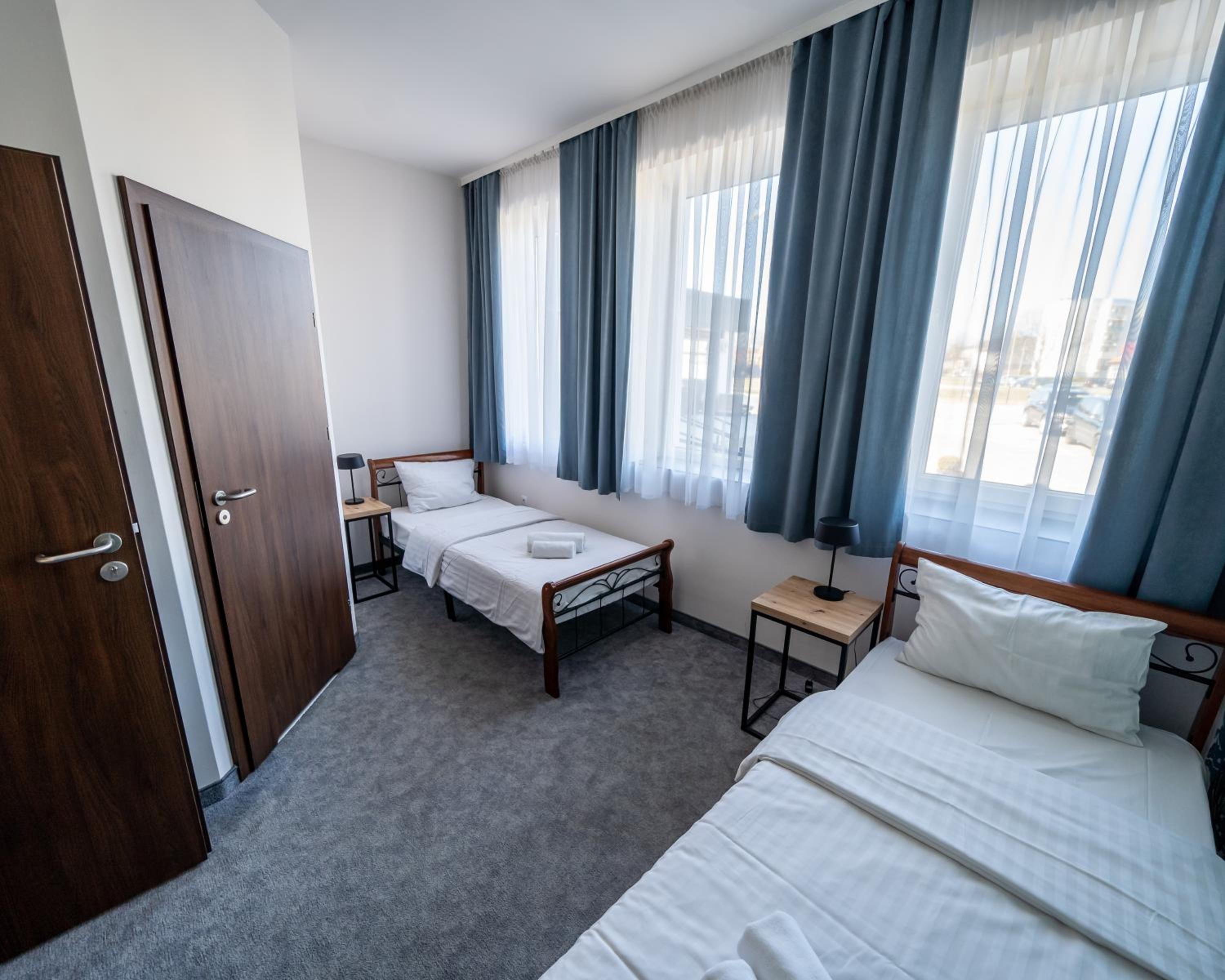 Twin Room - Photo 14