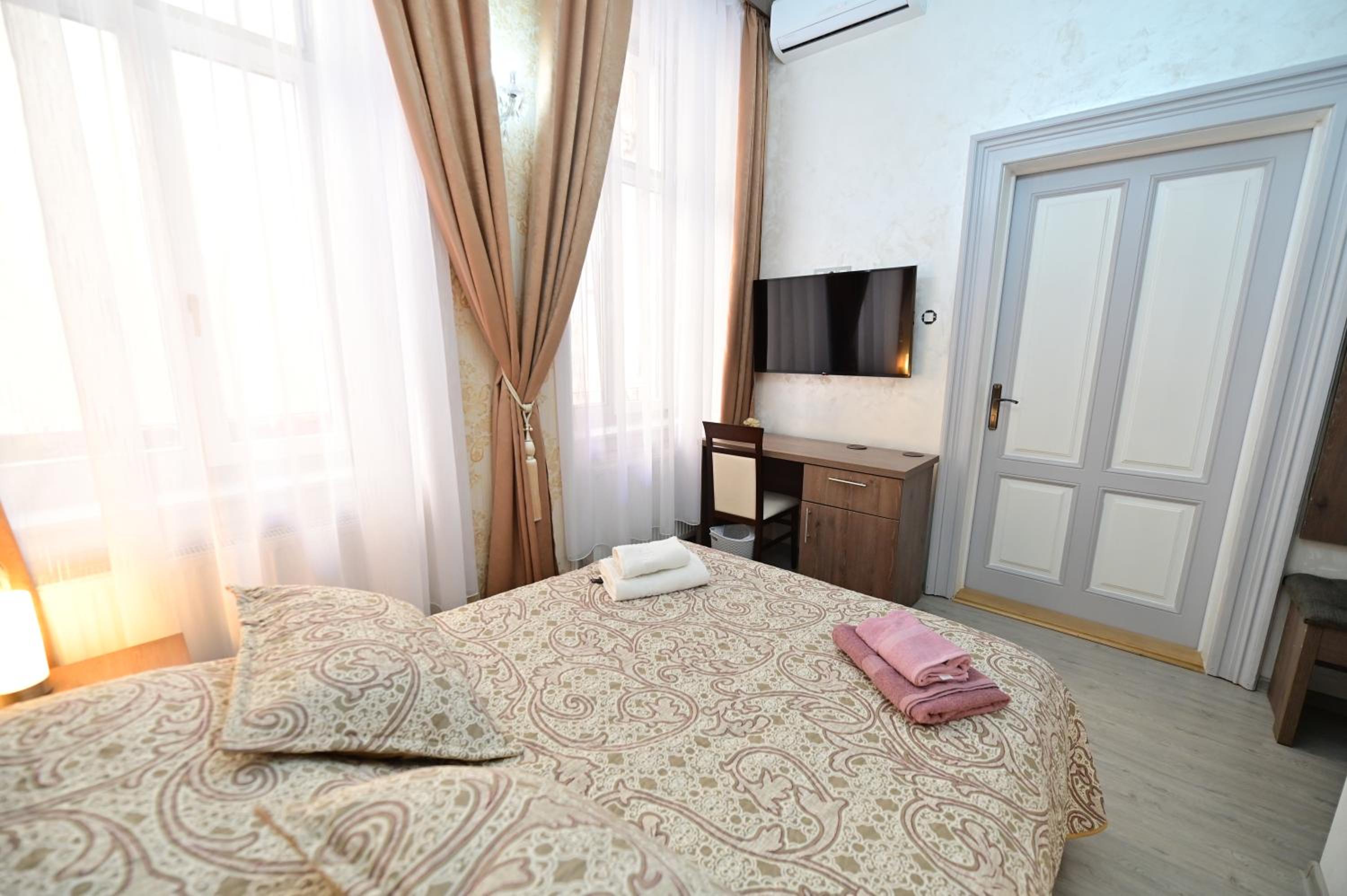 Studio Apartment - Photo 2
