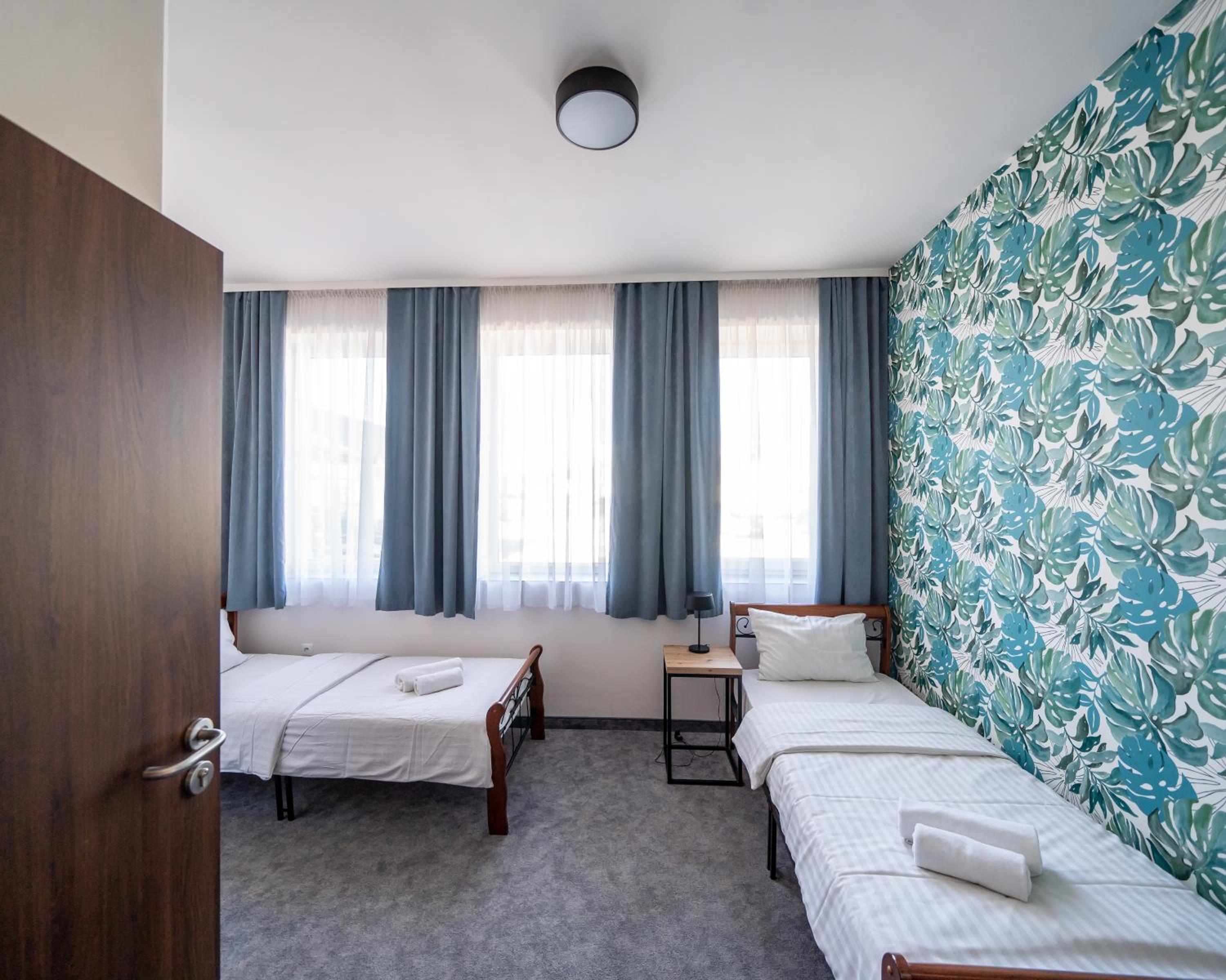 Twin Room - Photo 11