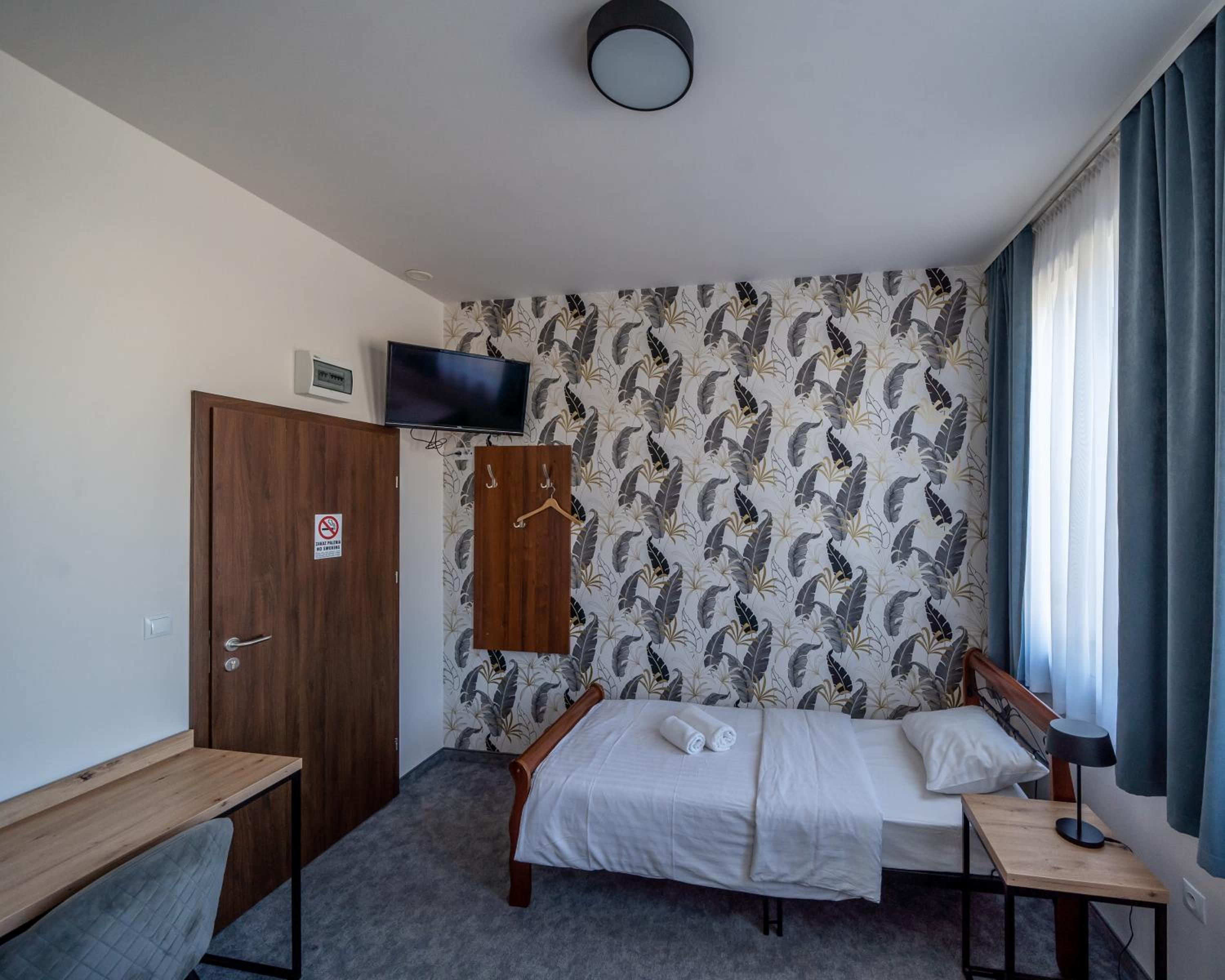 Twin Room - Photo 10