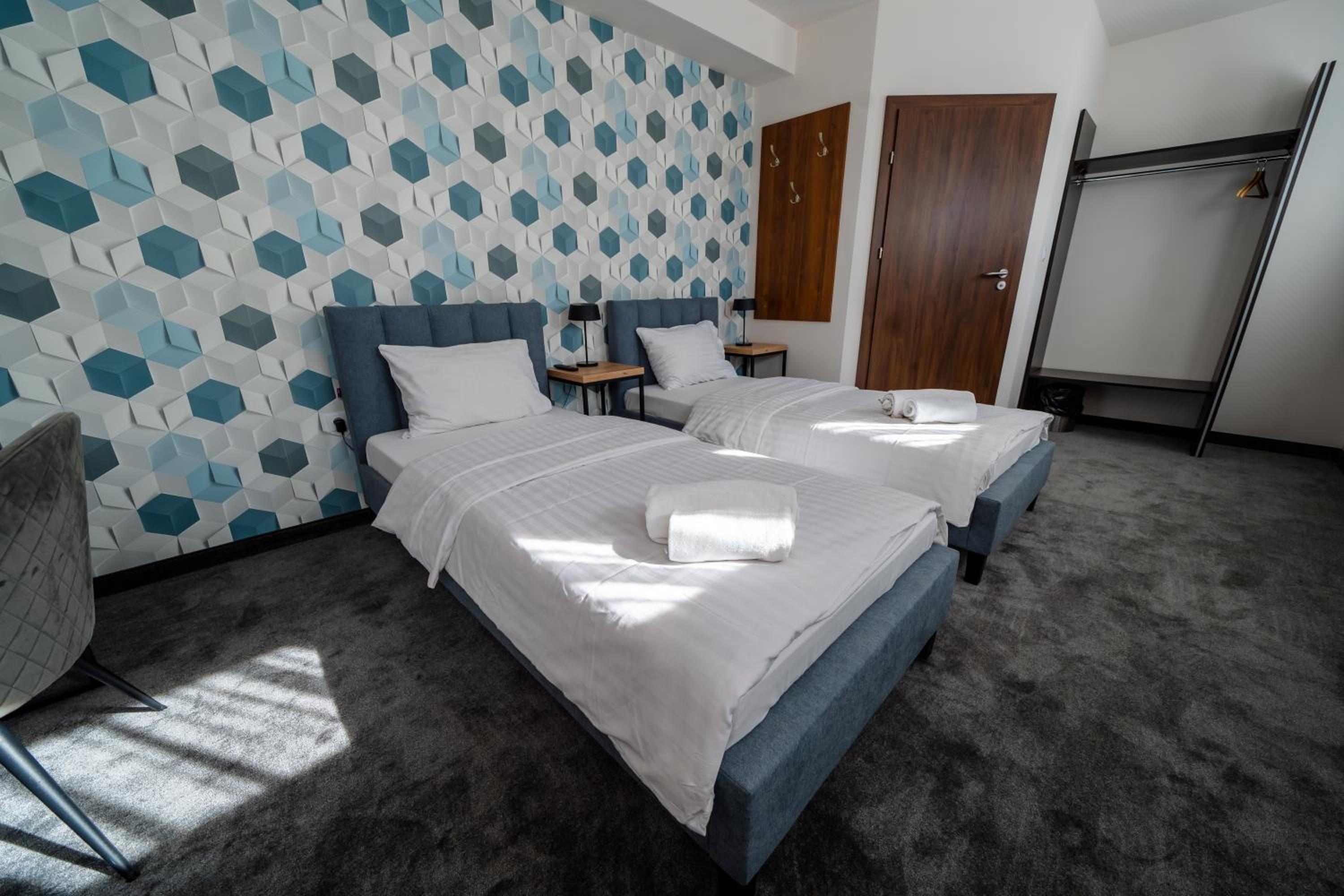 Twin Room - Photo 16