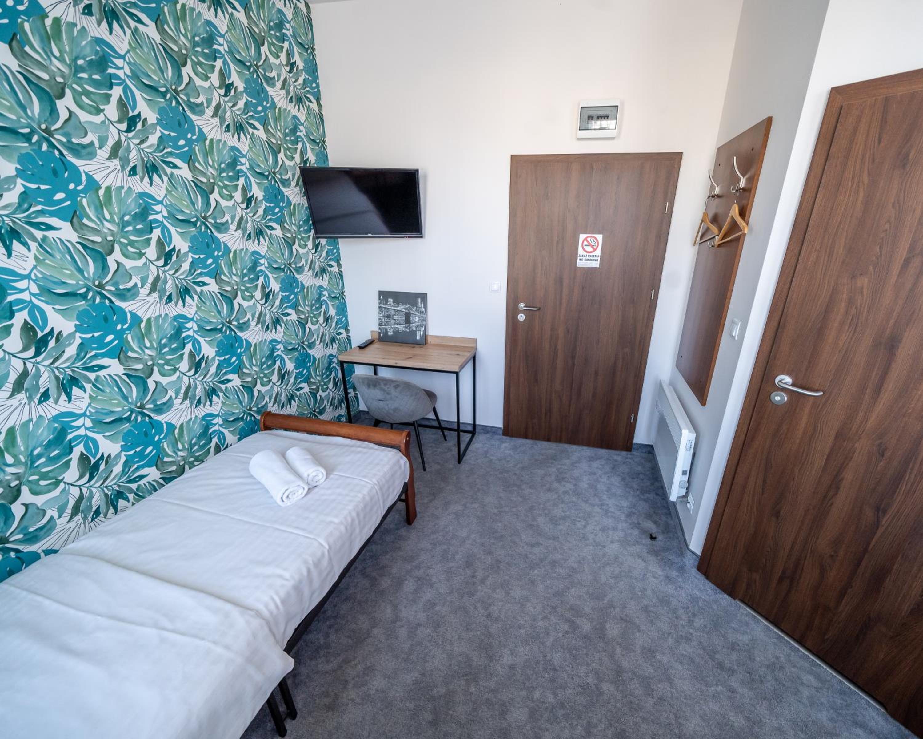 Twin Room - Photo 6